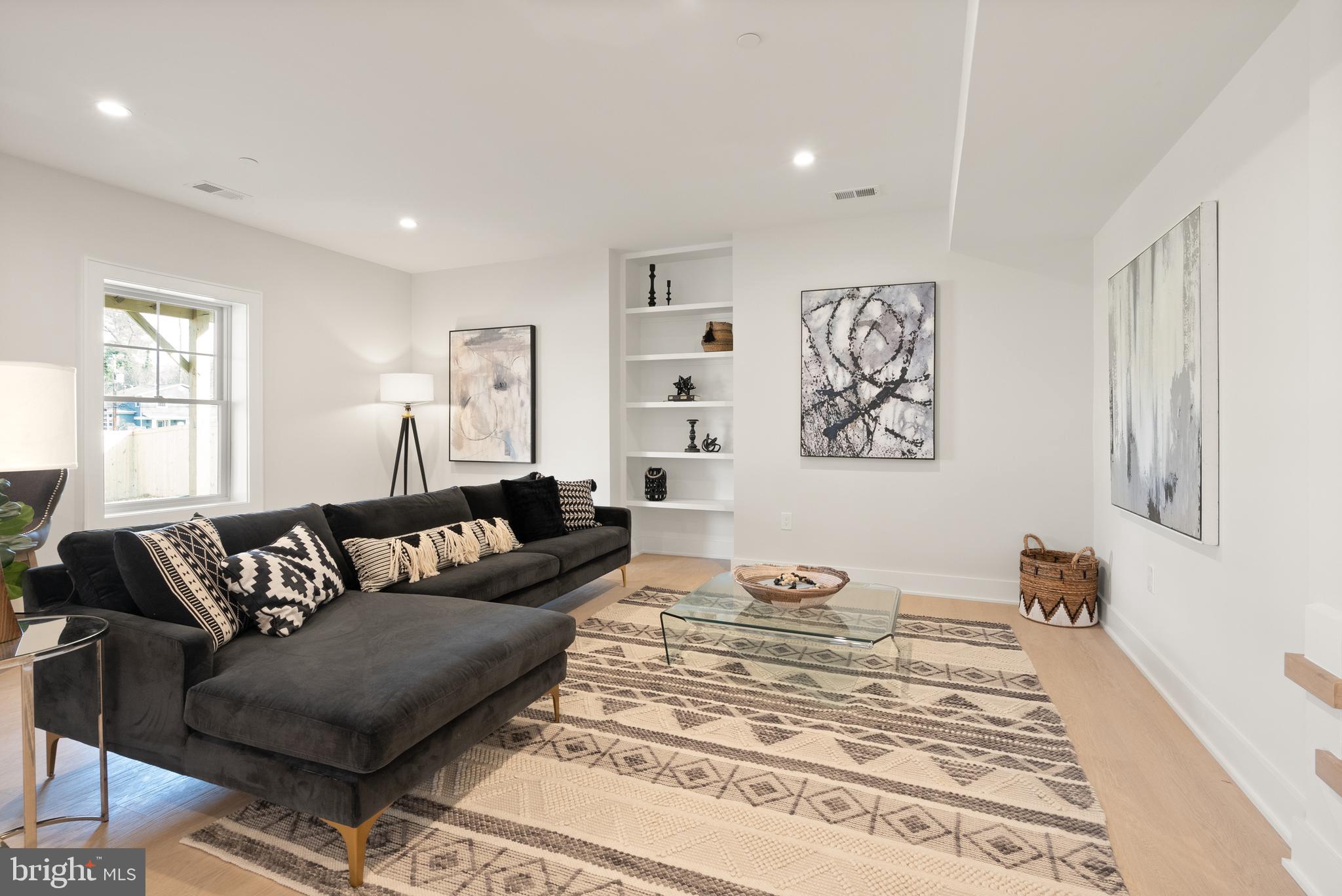 STRATTON WOODS - Residential