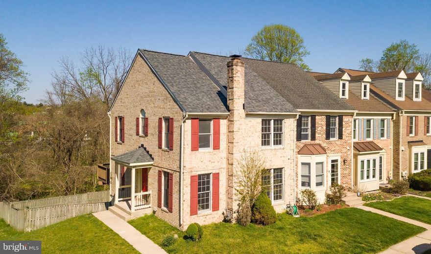 ​Amazing ​ ​end of the unit townhouse​ with ​​3 bedroom​s​ & 3.5 bathrooms with finished basement, ​in the ​basement​ there is​ extra space/den/room without window​. This is well maintained property, new roof, recently upgraded deck, fresh paint, and a lot of  other recent upgrades.
OFFER DEADLINE 09:00 PM on 04/13