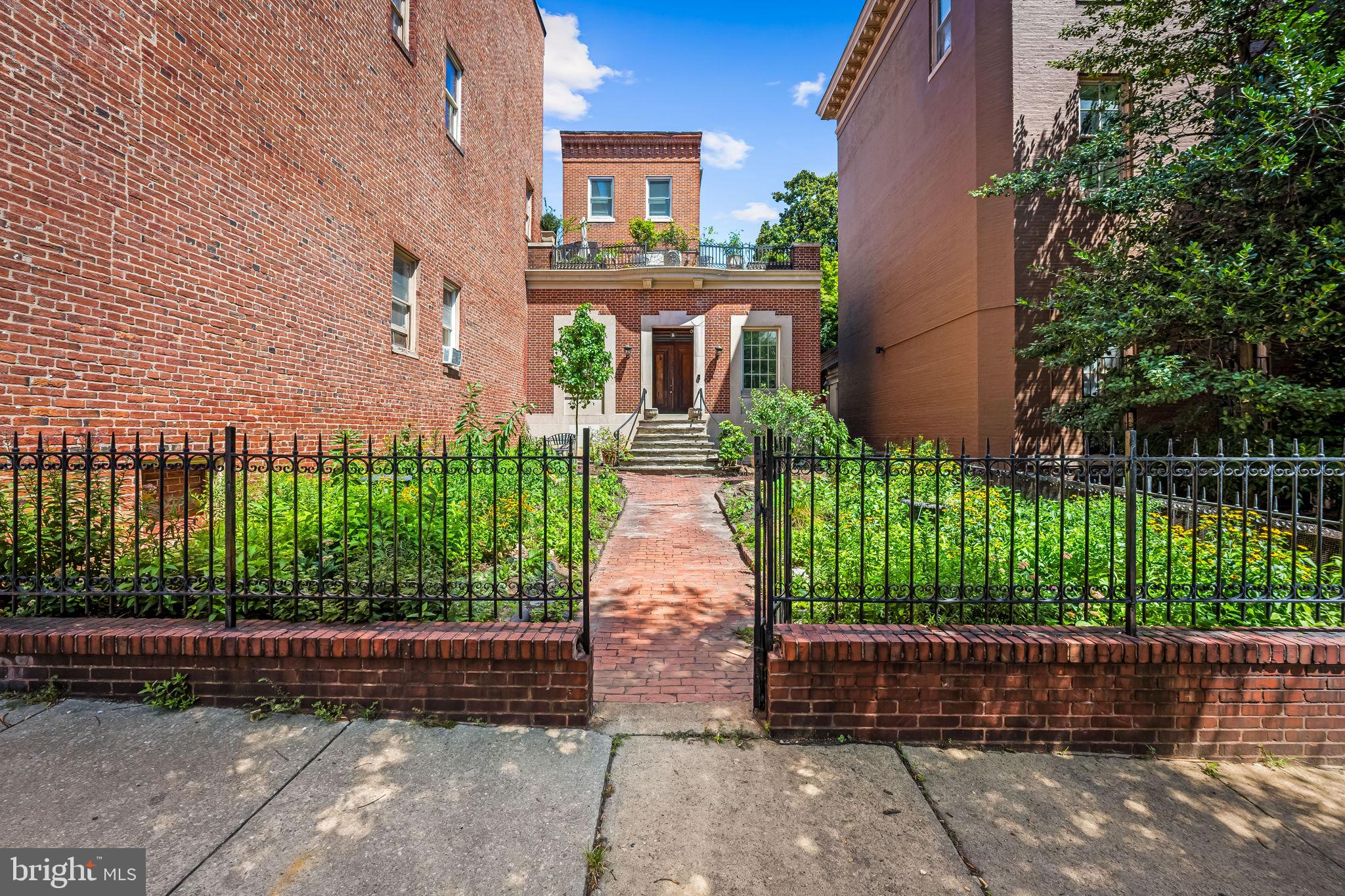16 W READ STREET