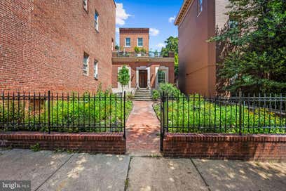 16 W READ STREET BALTIMORE MD 21201