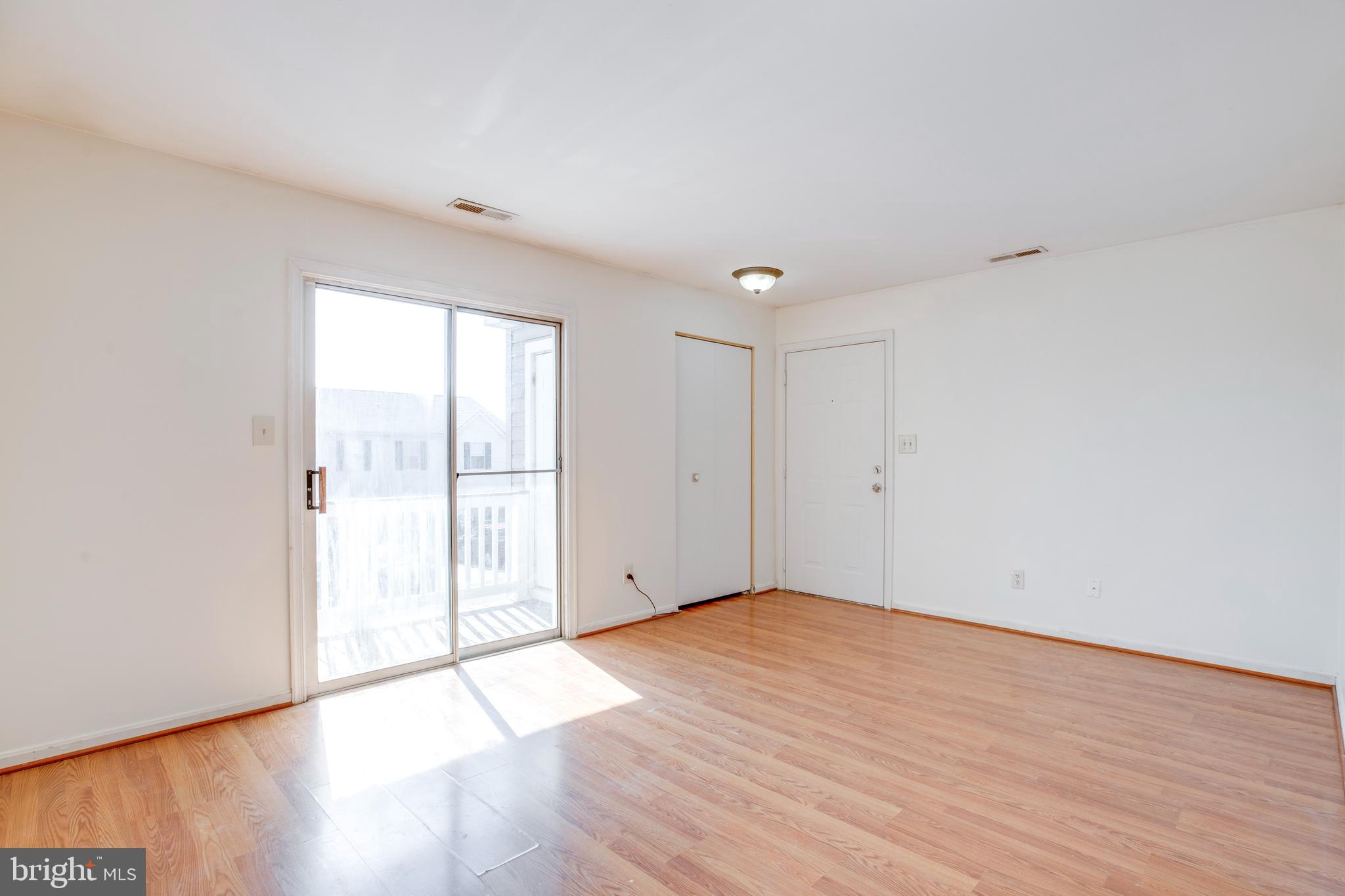 40 SMOKEWOOD COURT 200
