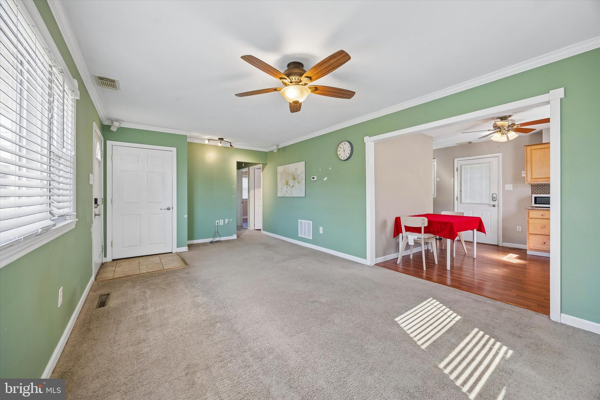 463 COLONIAL ROAD