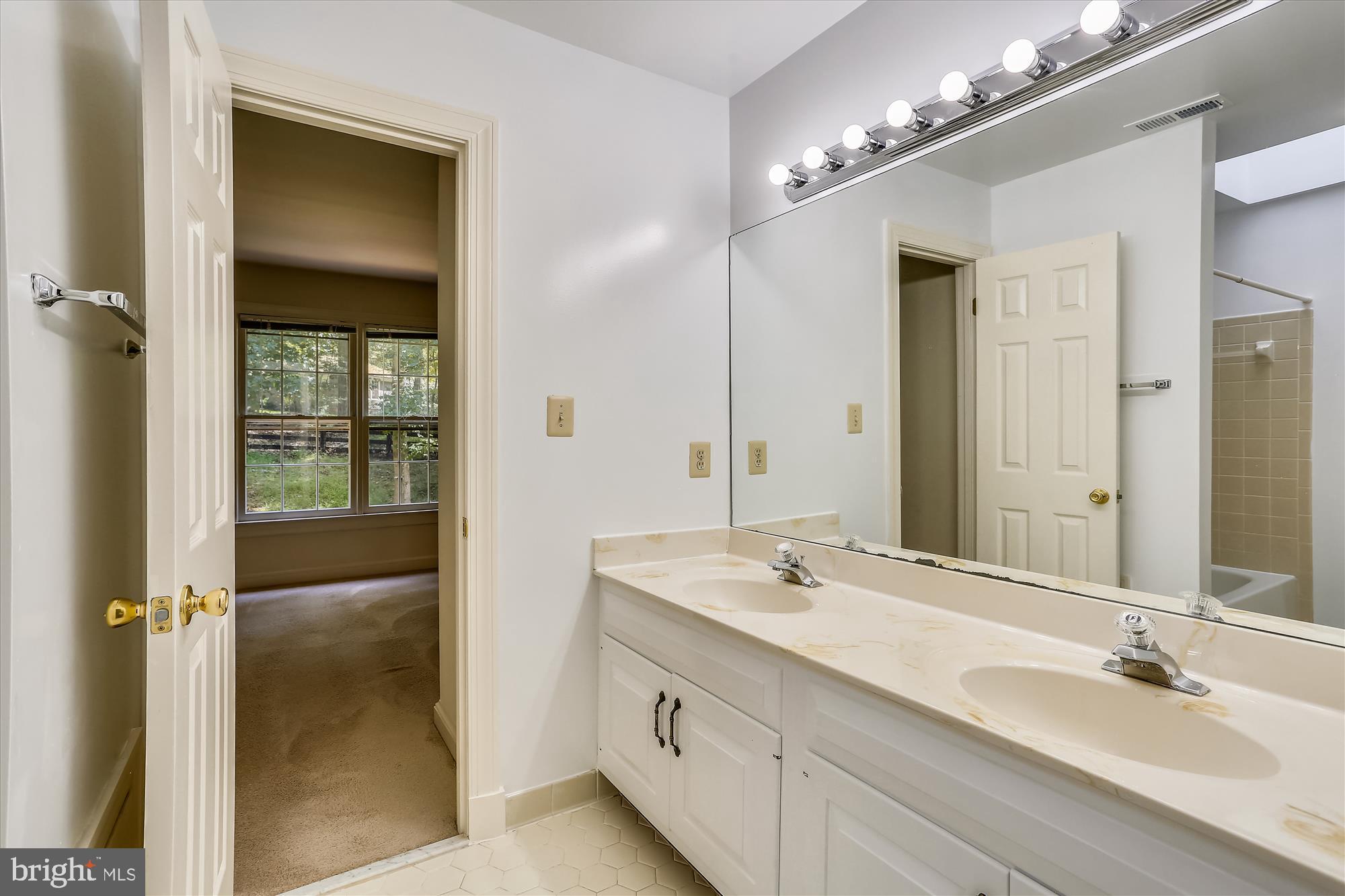 RIVERS EDGE - Residential Lease