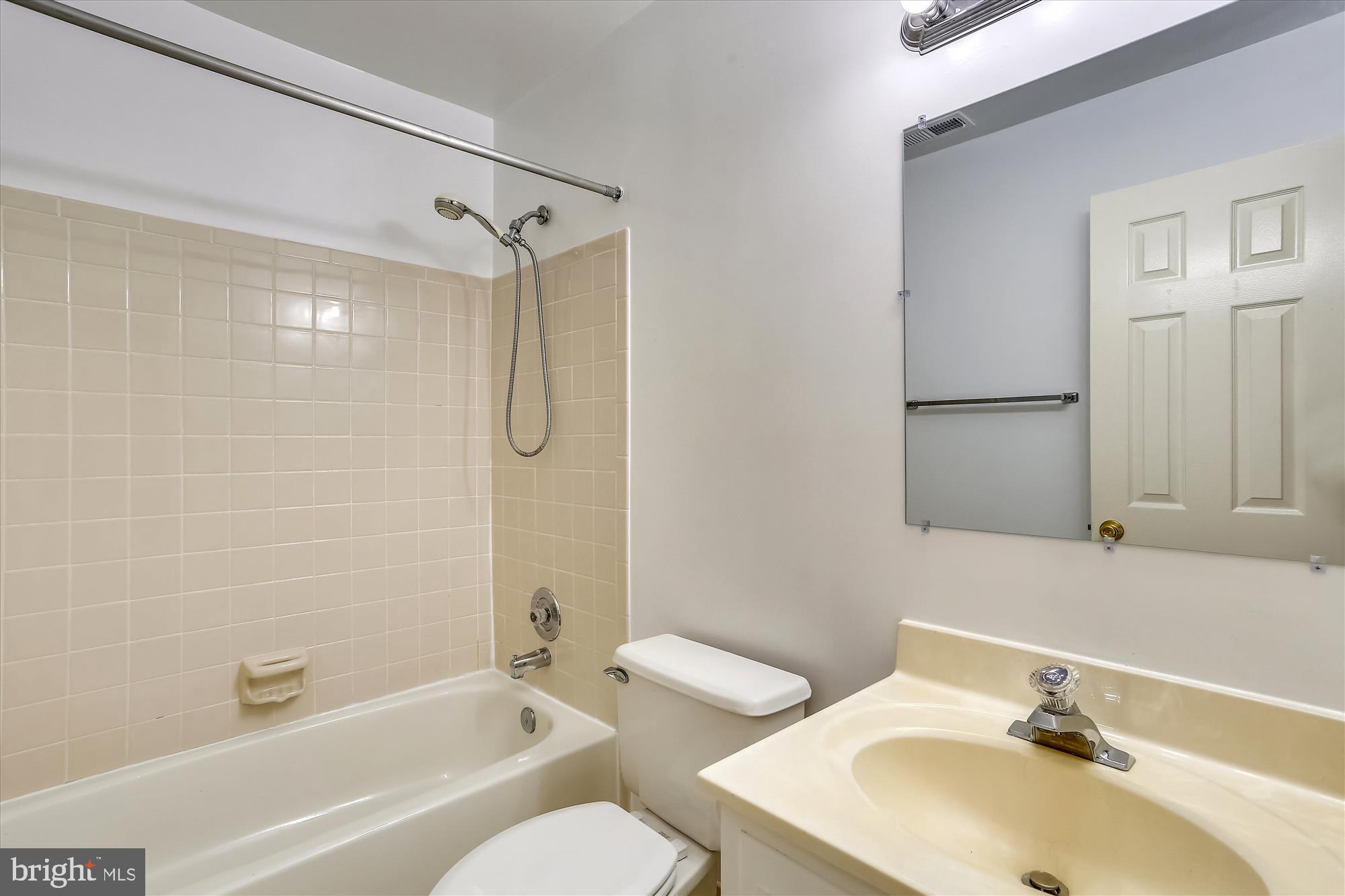 RIVERS EDGE - Residential Lease