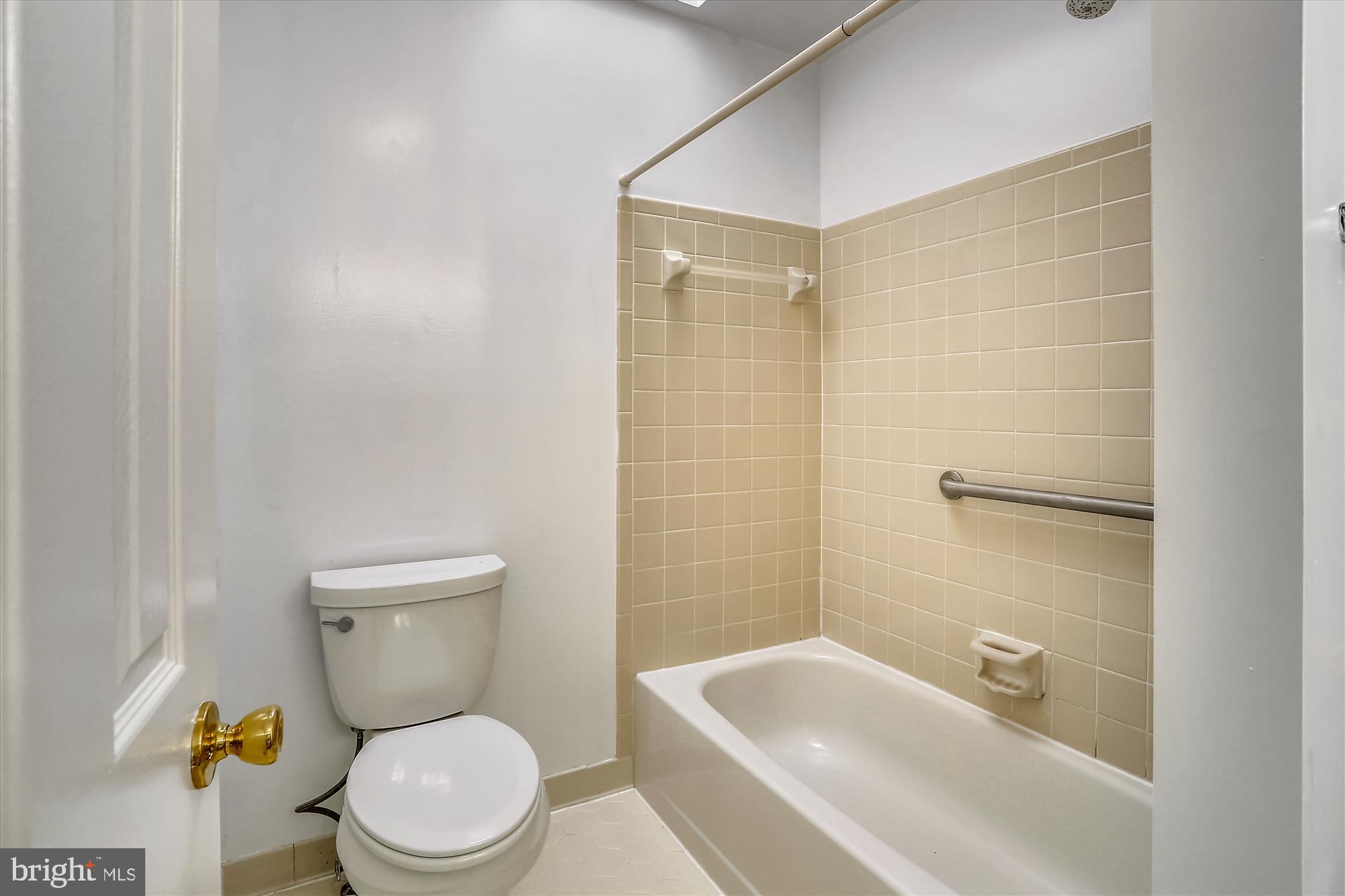 RIVERS EDGE - Residential Lease