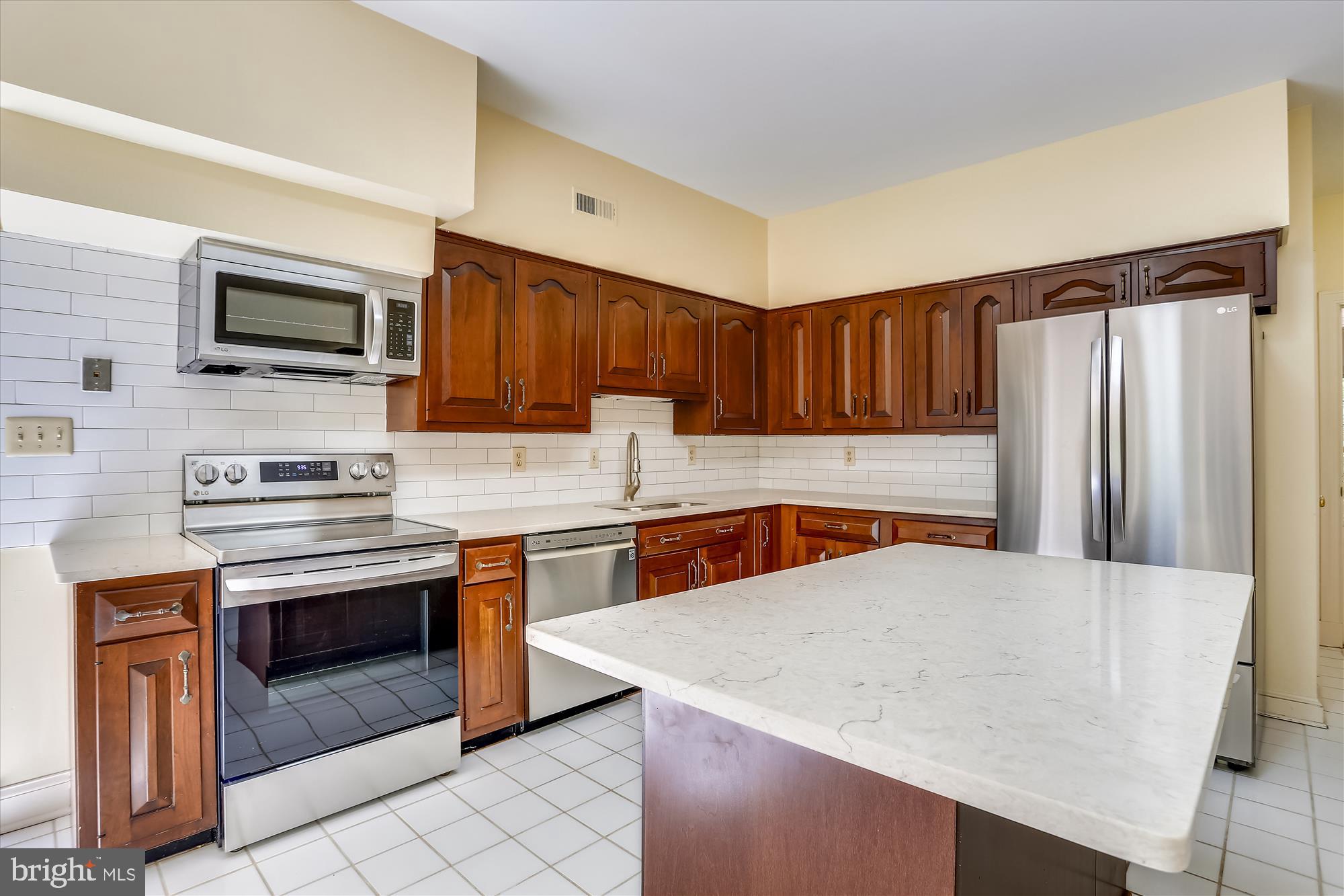 RIVERS EDGE - Residential Lease