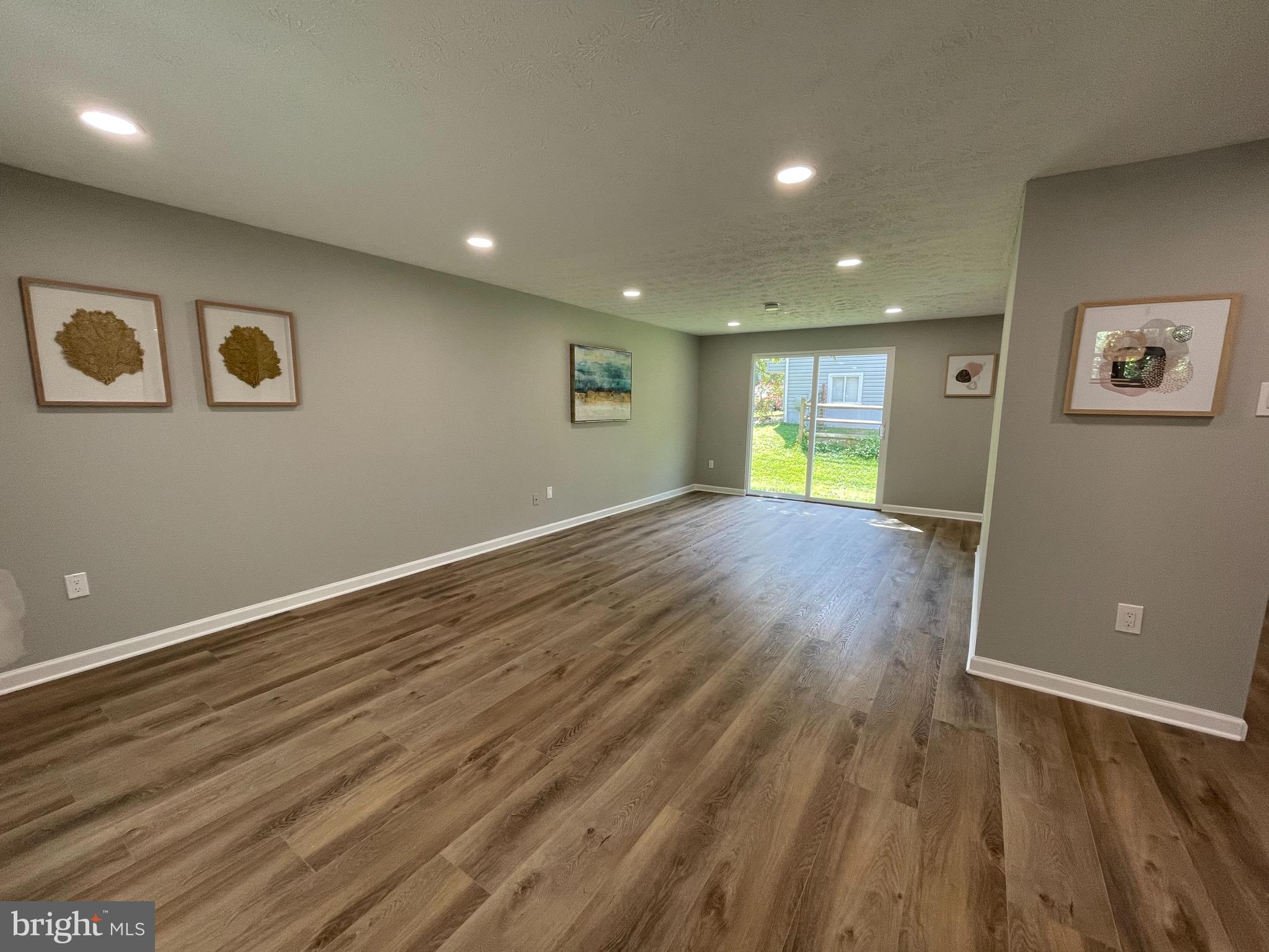 CLEMENS CROSSING - Residential