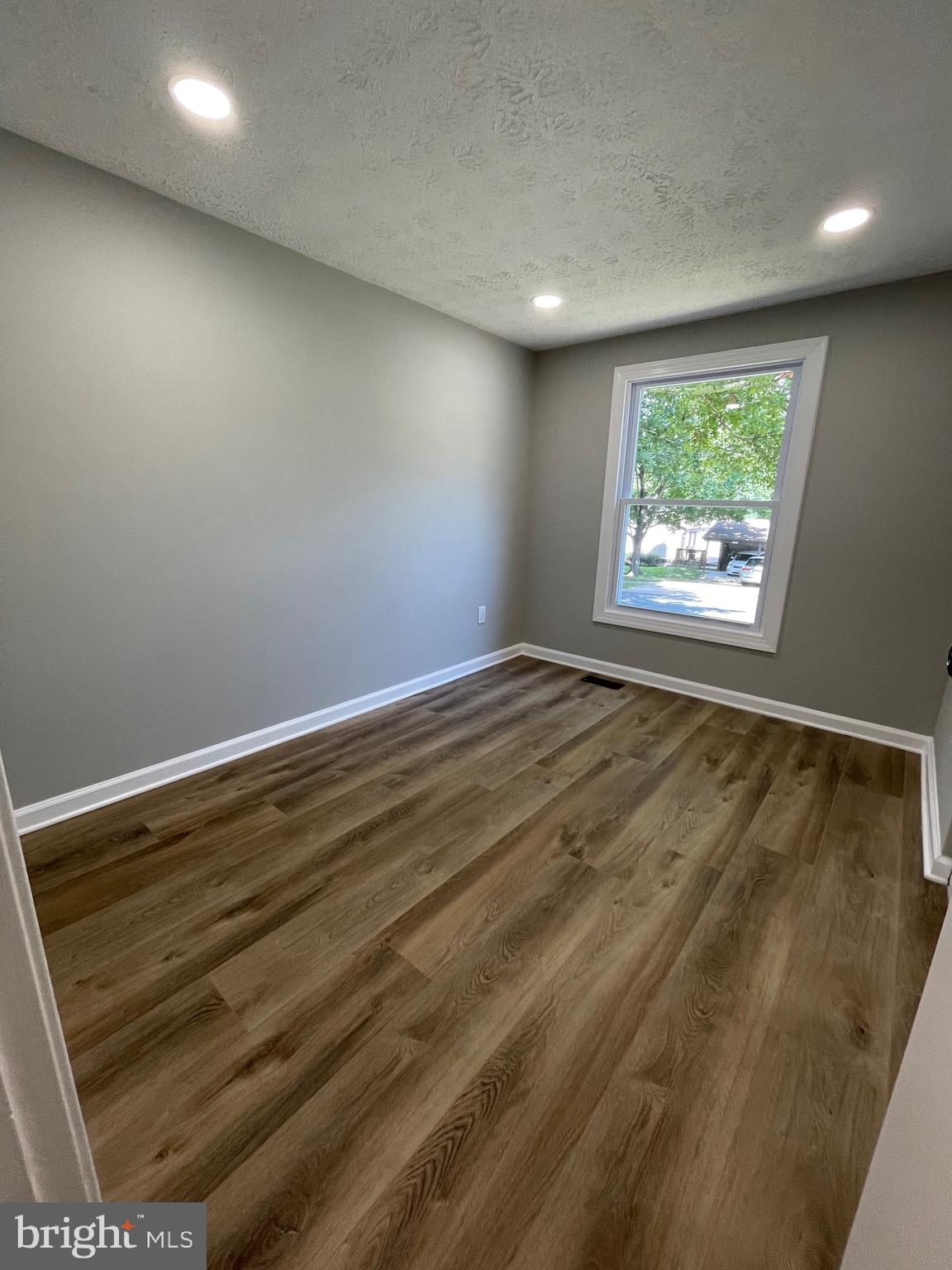 CLEMENS CROSSING - Residential