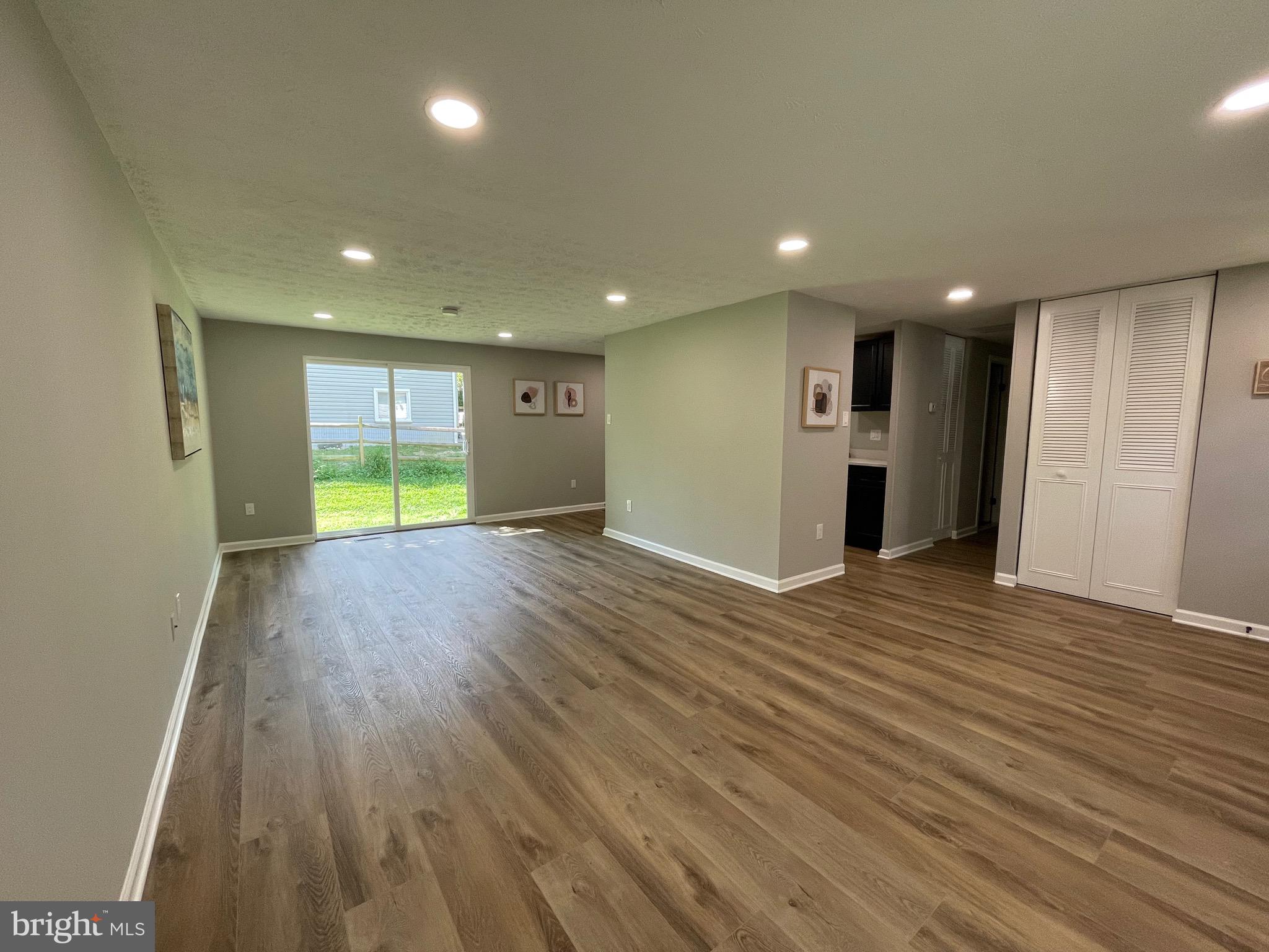 CLEMENS CROSSING - Residential