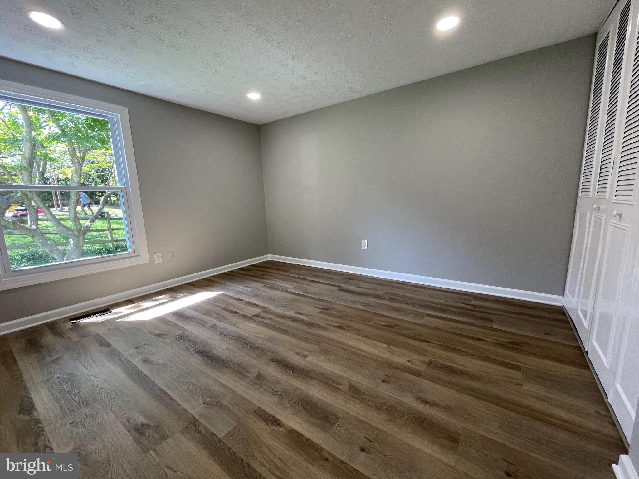 CLEMENS CROSSING - Residential