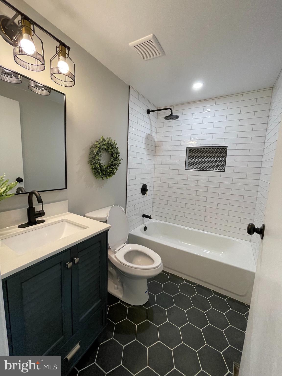 CLEMENS CROSSING - Residential