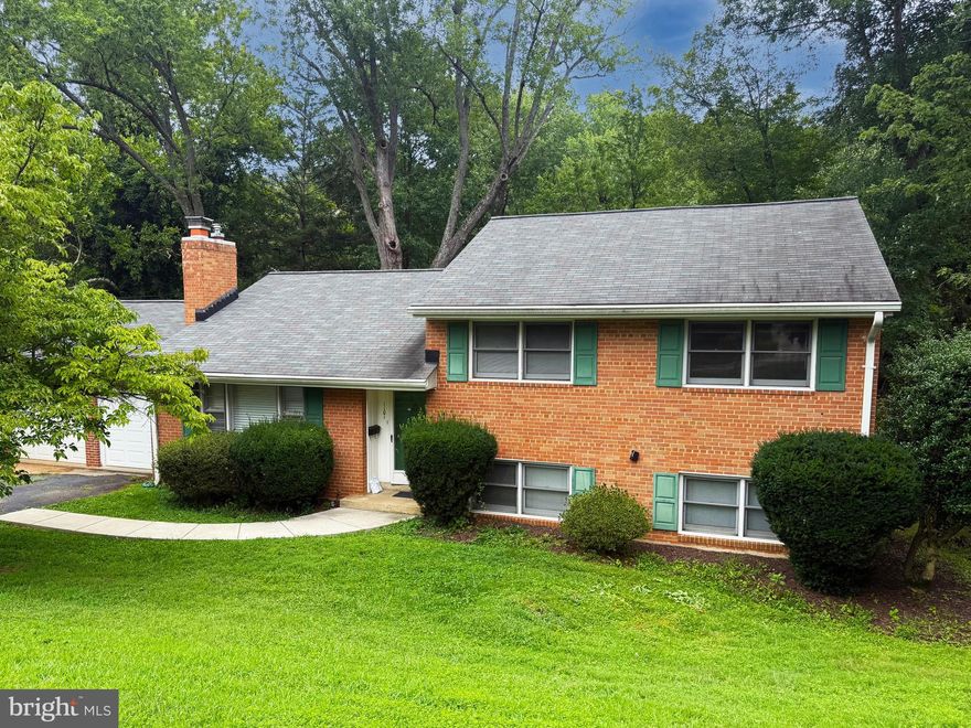 Broyhill Langley Estates – Bring your vision to life on this fabulous 1/3-acre lot backing to a peaceful stream and woodland. The existing 5BR/3BA split-level home offers comfortable living now, with endless potential for a full renovation or custom build. Whether you’re a developer or a homeowner ready to design your dream space, this property is a rare find in the sought-after Langley HS pyramid. All just minutes from Tysons Corner, McLean Metro (2.6 miles), and a wide array of shops and restaurants.