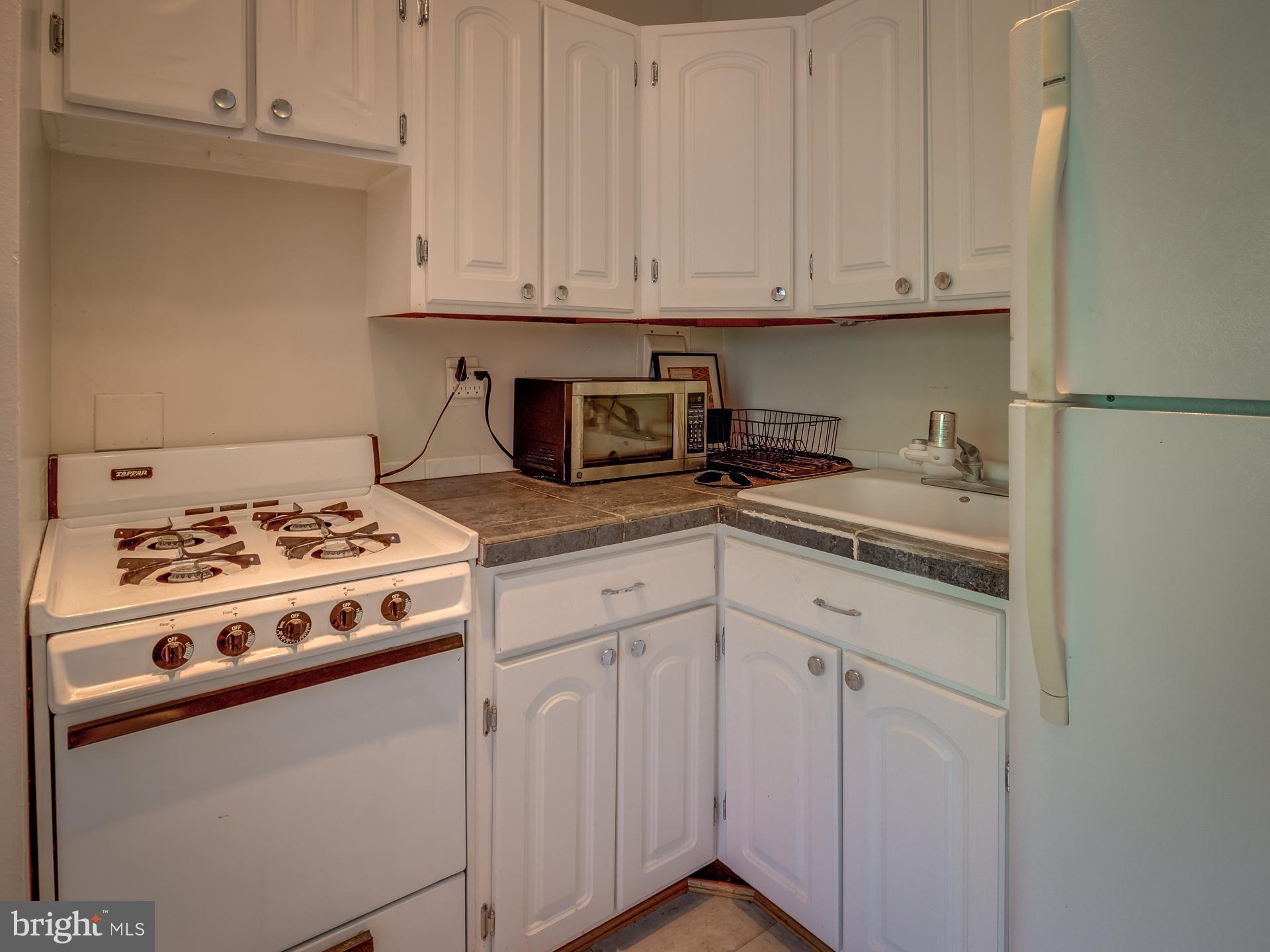 TAFT TOWERS - Residential Lease