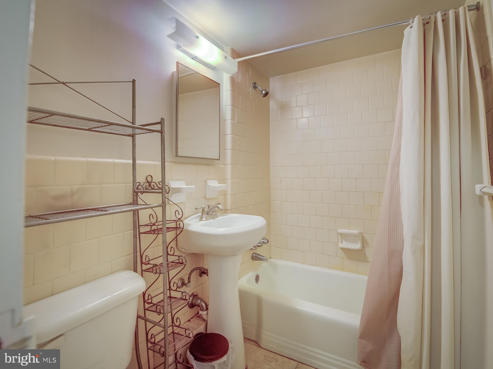 TAFT TOWERS - Residential Lease