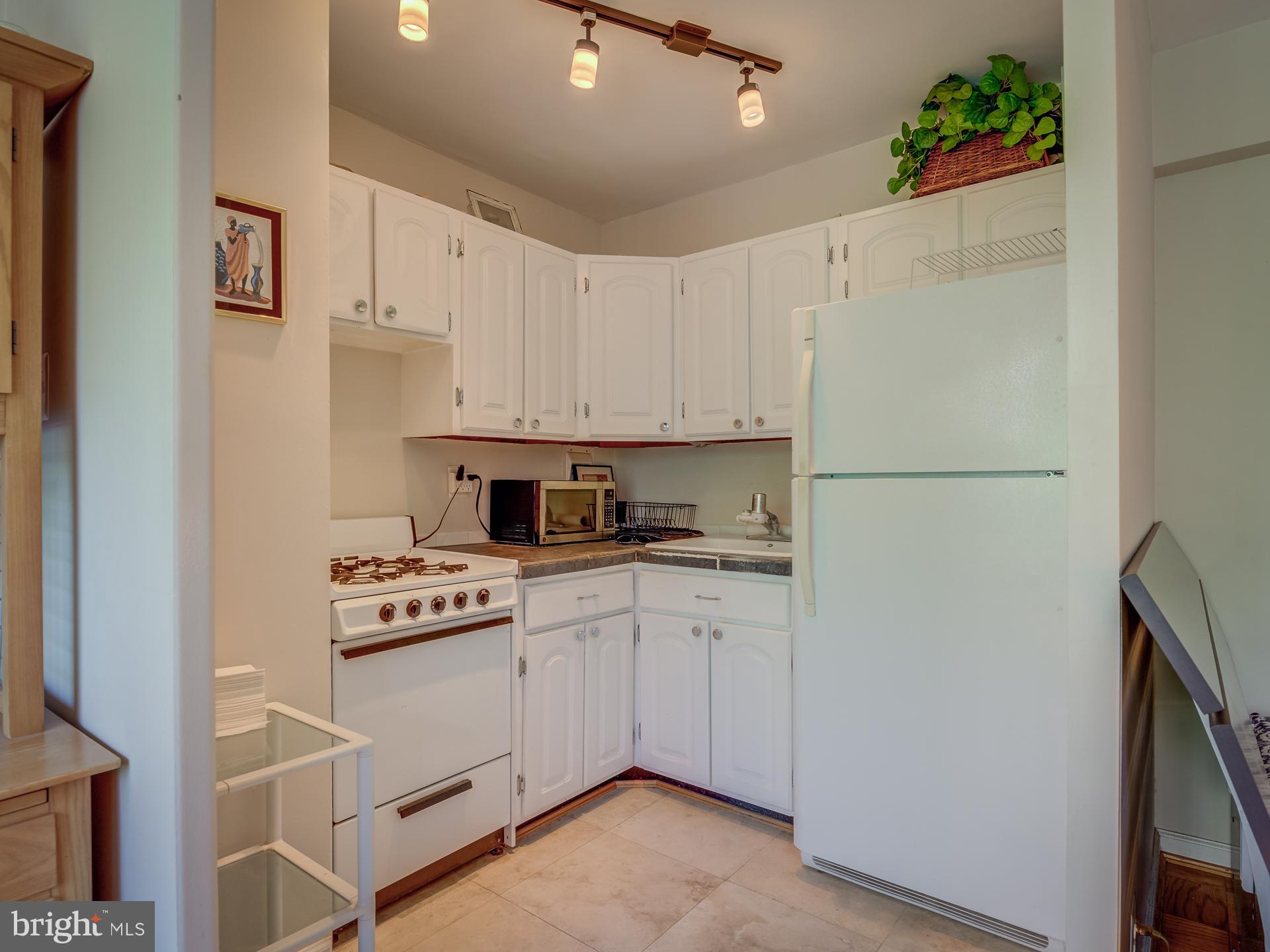 TAFT TOWERS - Residential Lease