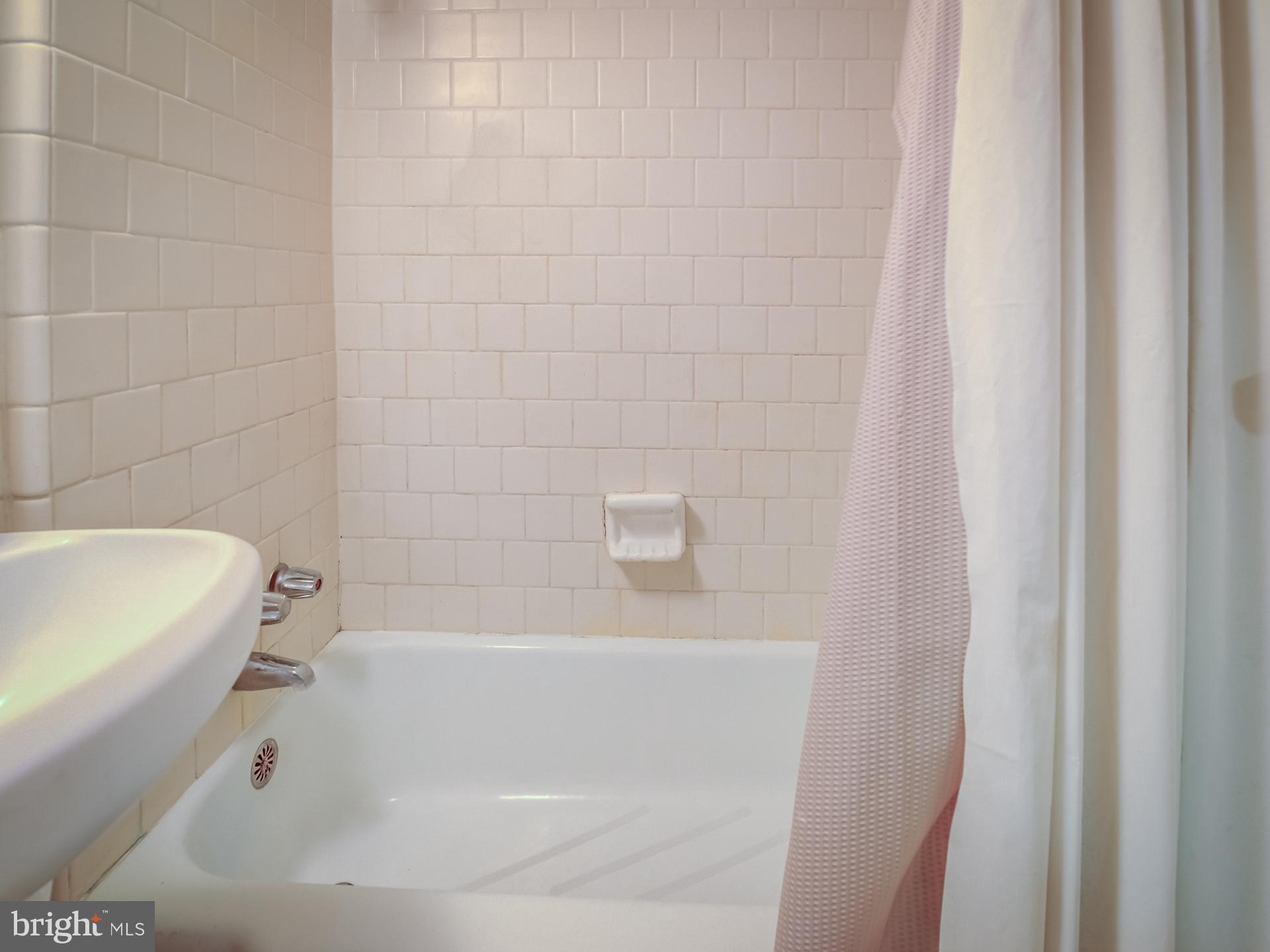 TAFT TOWERS - Residential Lease