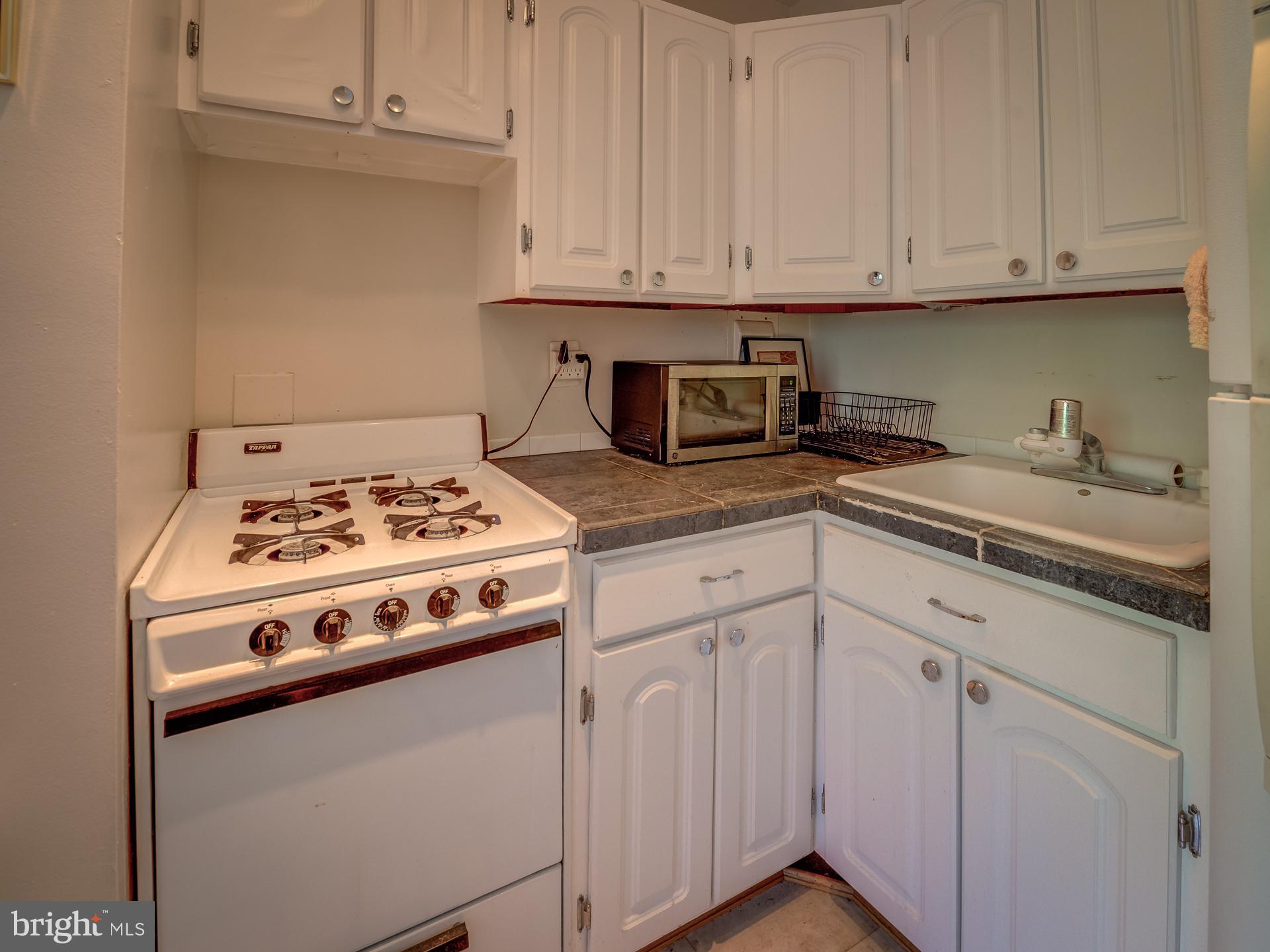 TAFT TOWERS - Residential Lease