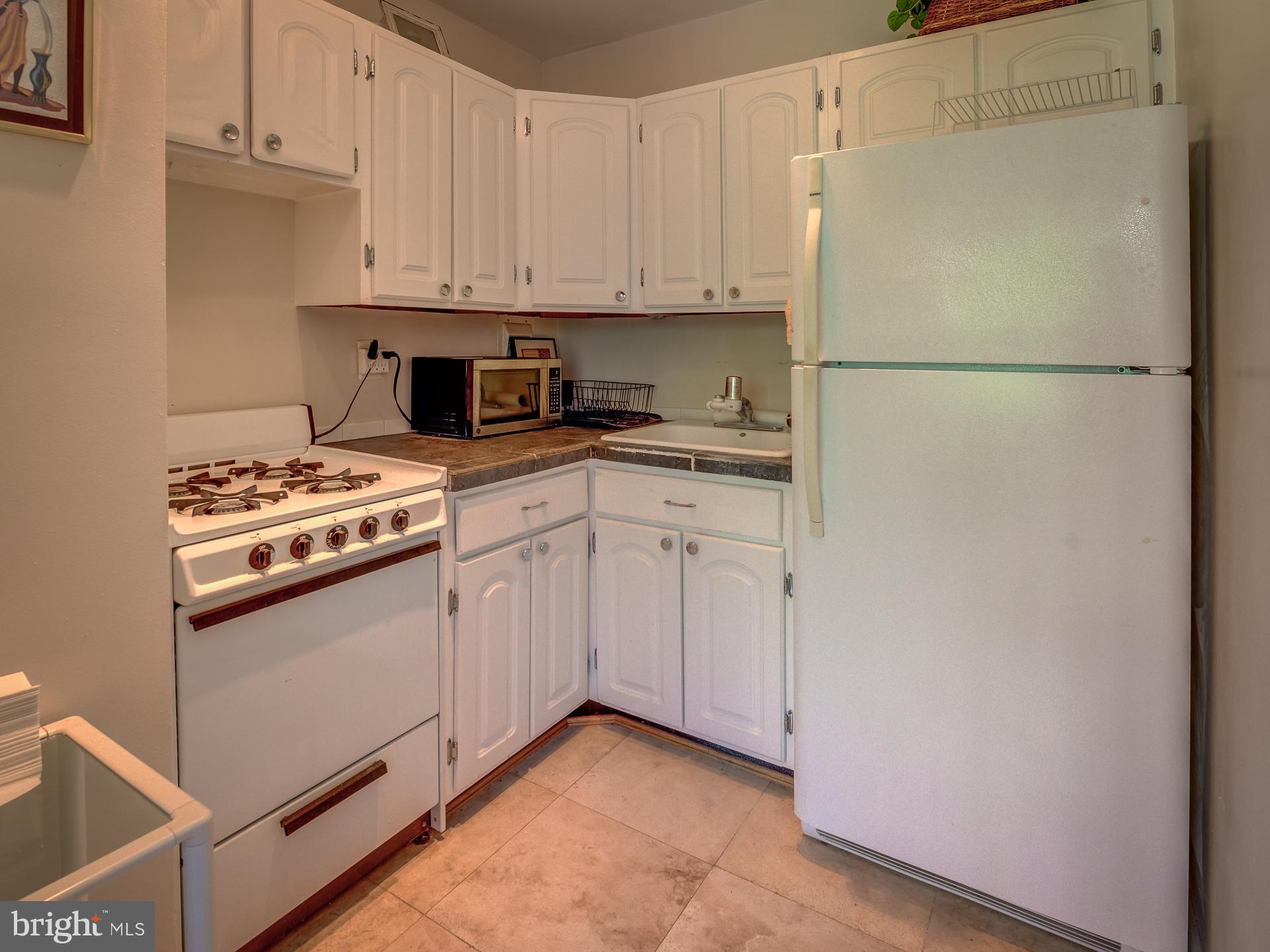 TAFT TOWERS - Residential Lease