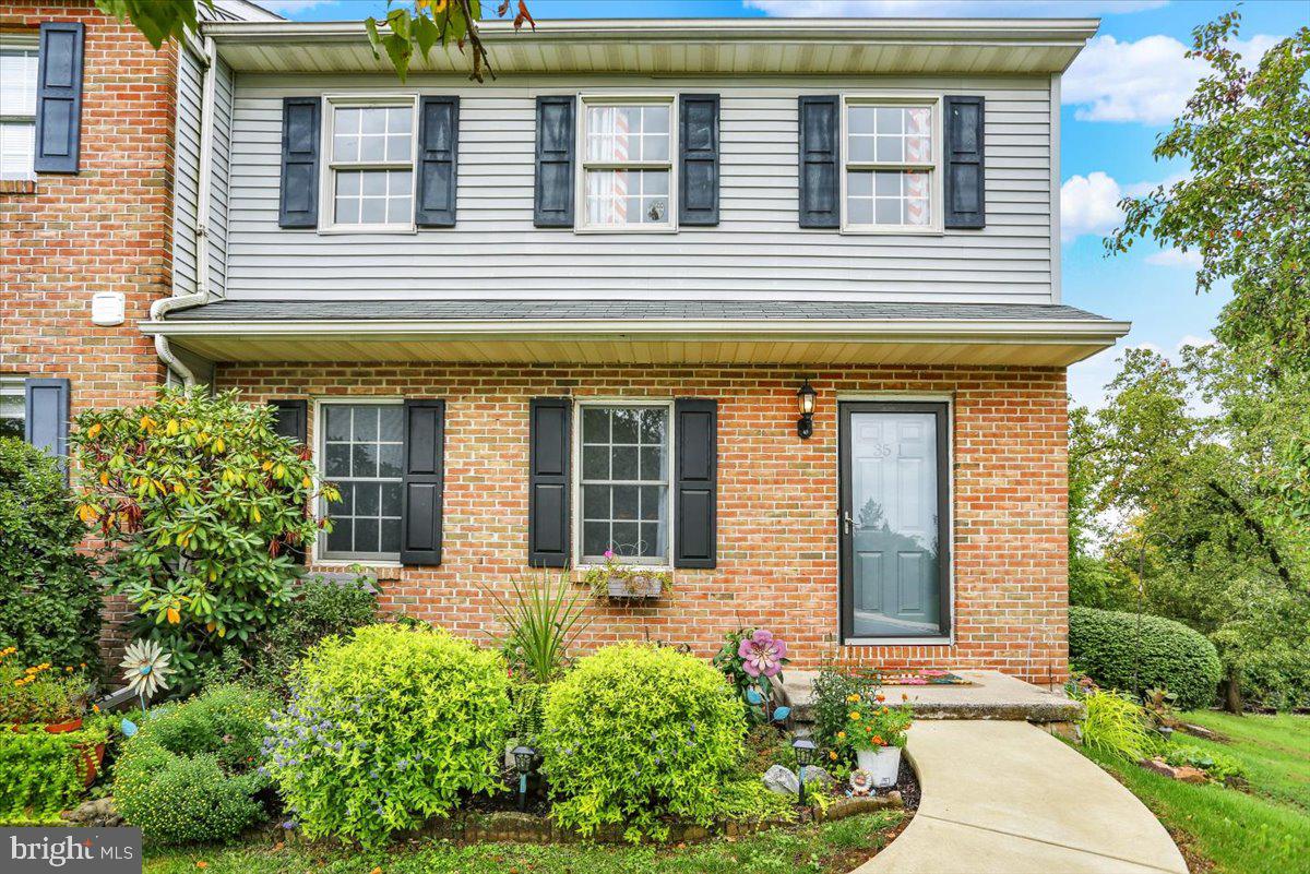 35 MOUNT PINE TERRACE 1