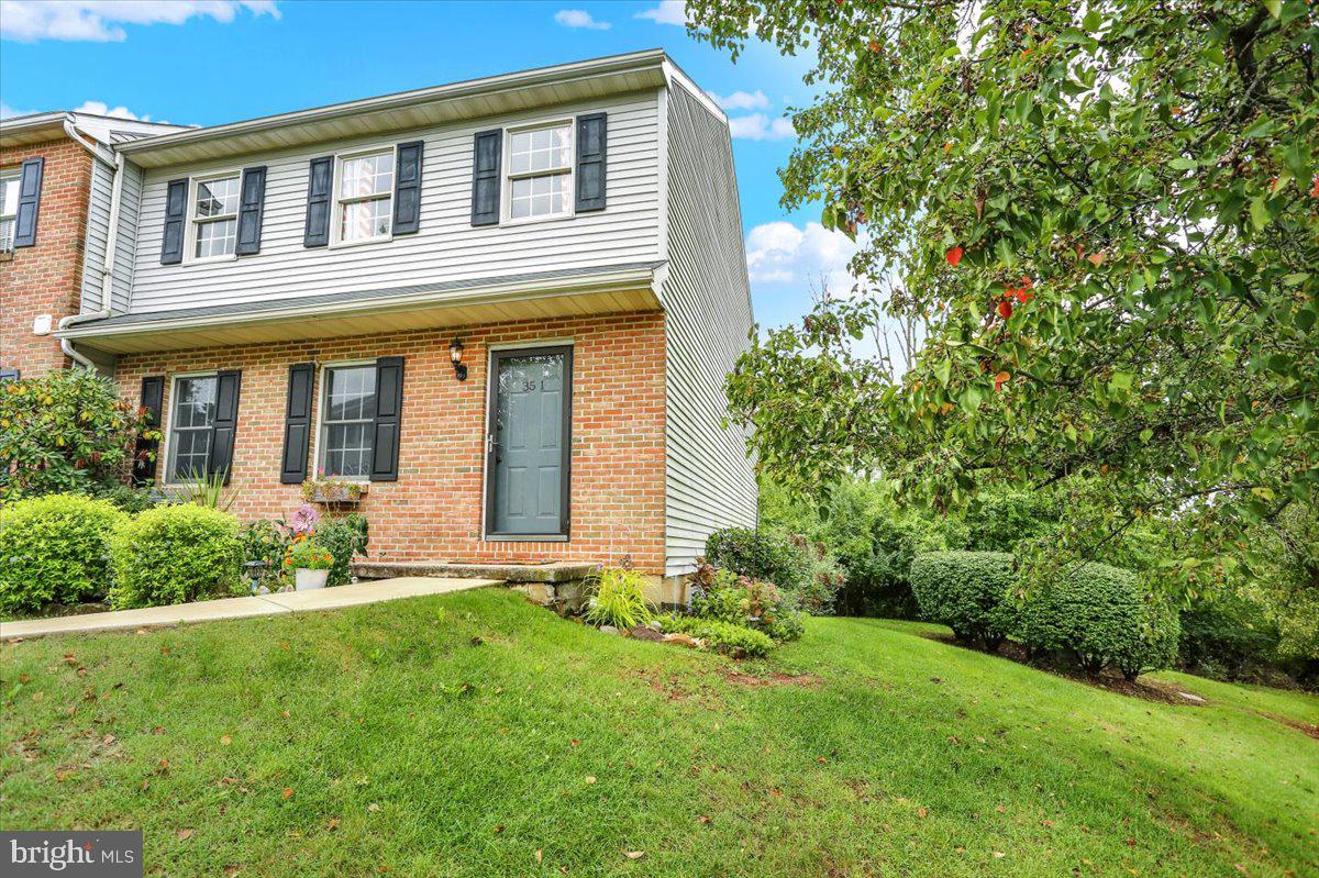 35 MOUNT PINE TERRACE 1