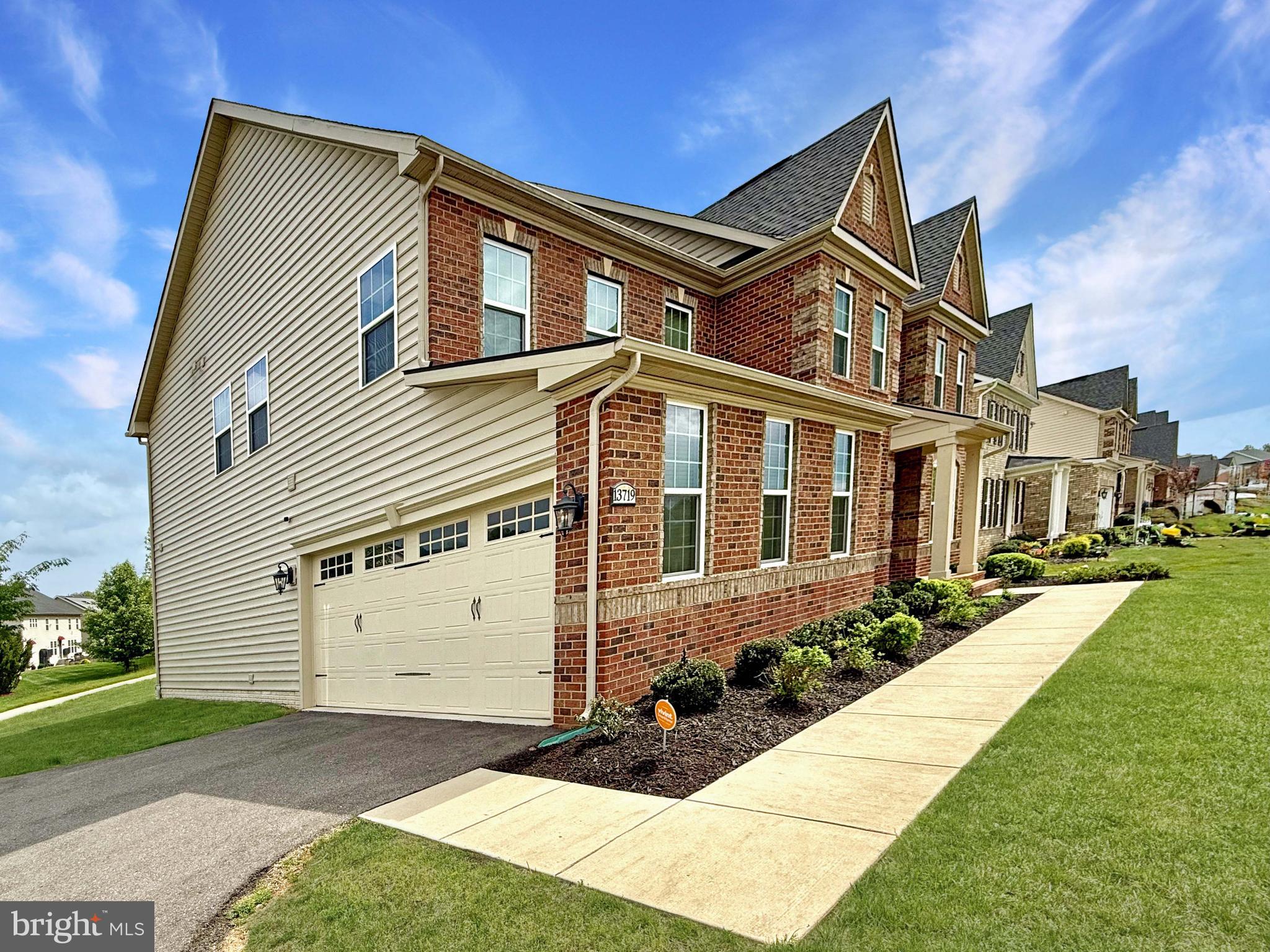 13719 HEBRON LANE