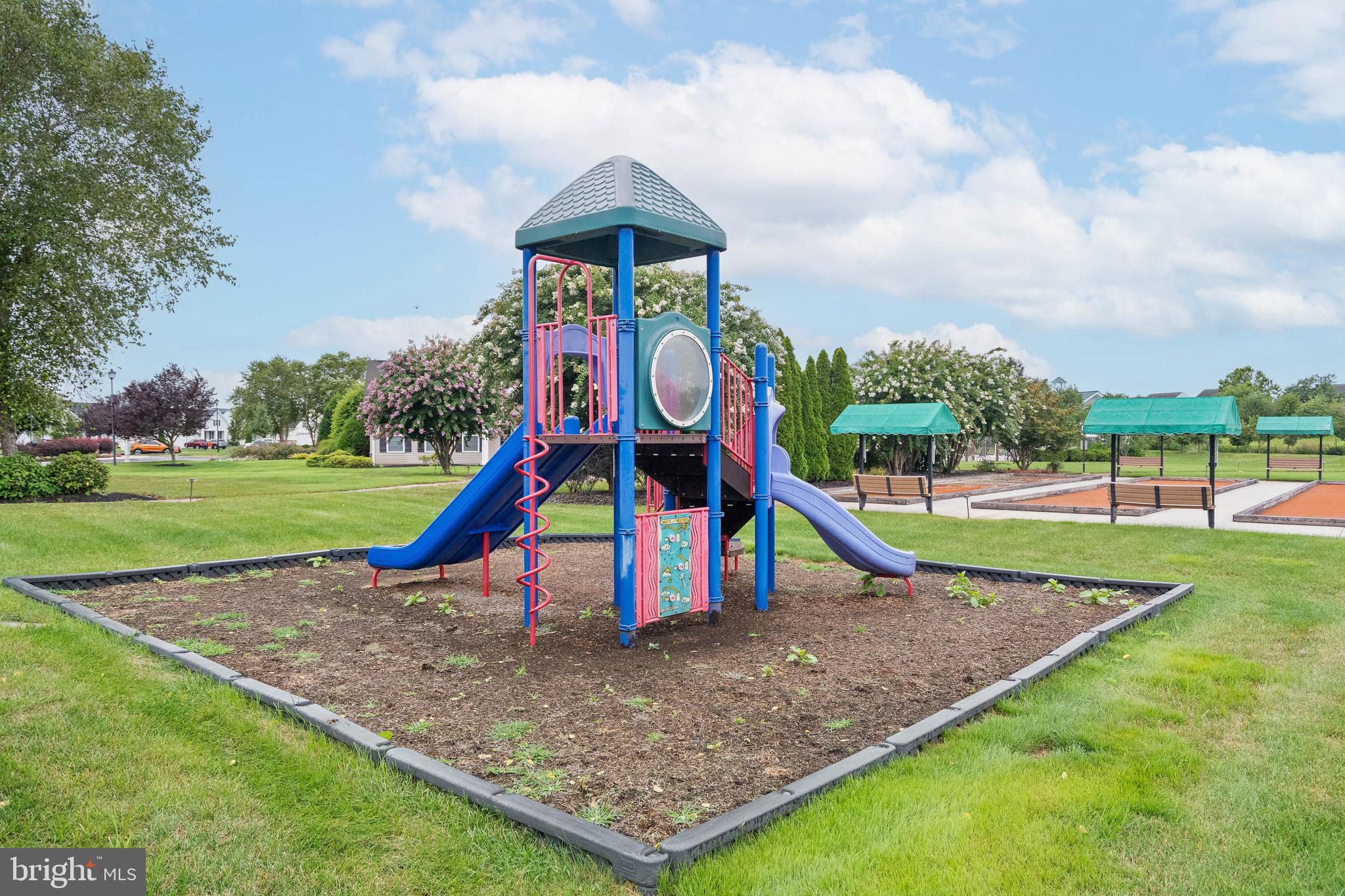 CHAMPIONS CLUB - Residential