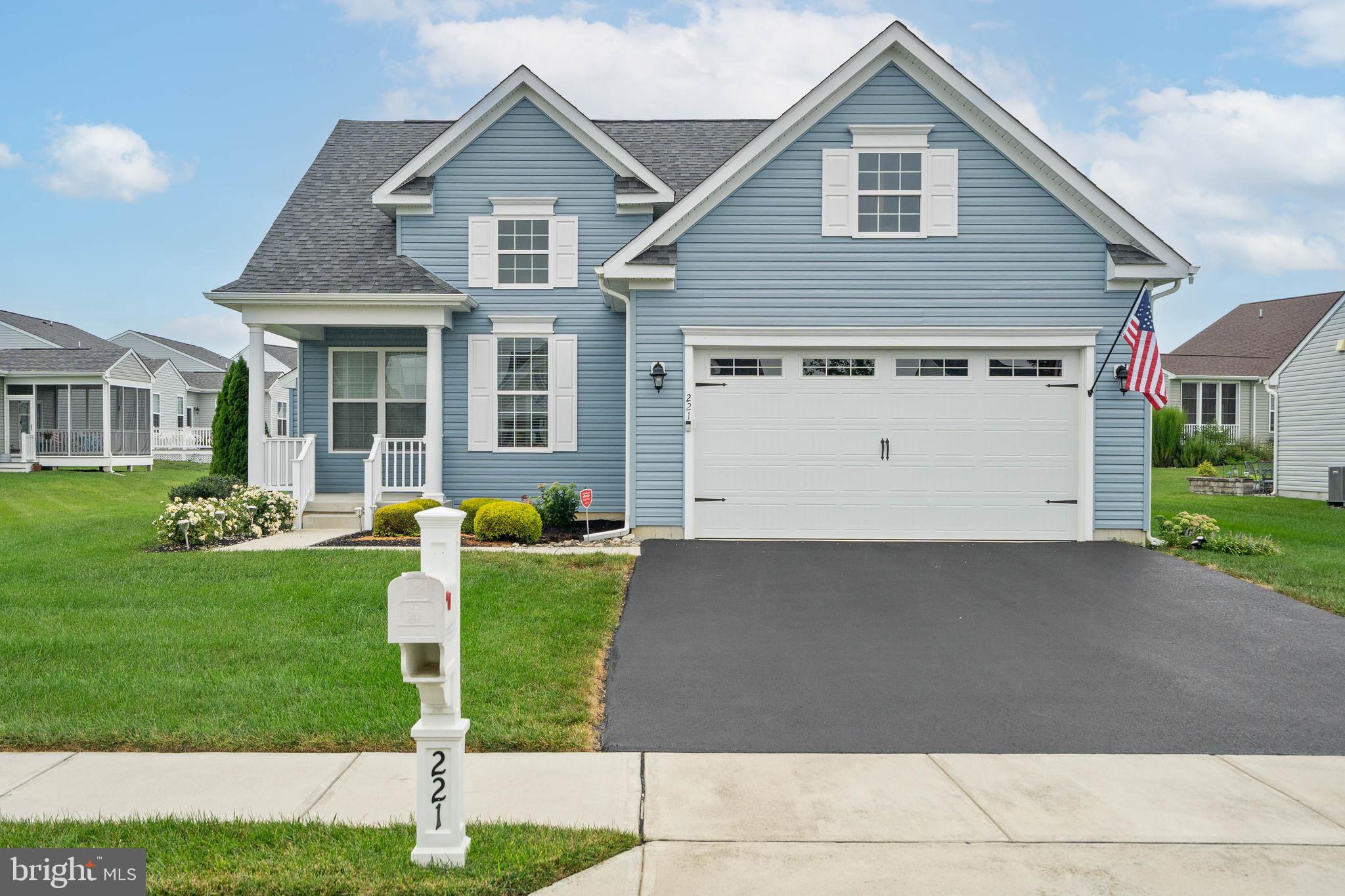 CHAMPIONS CLUB - Residential