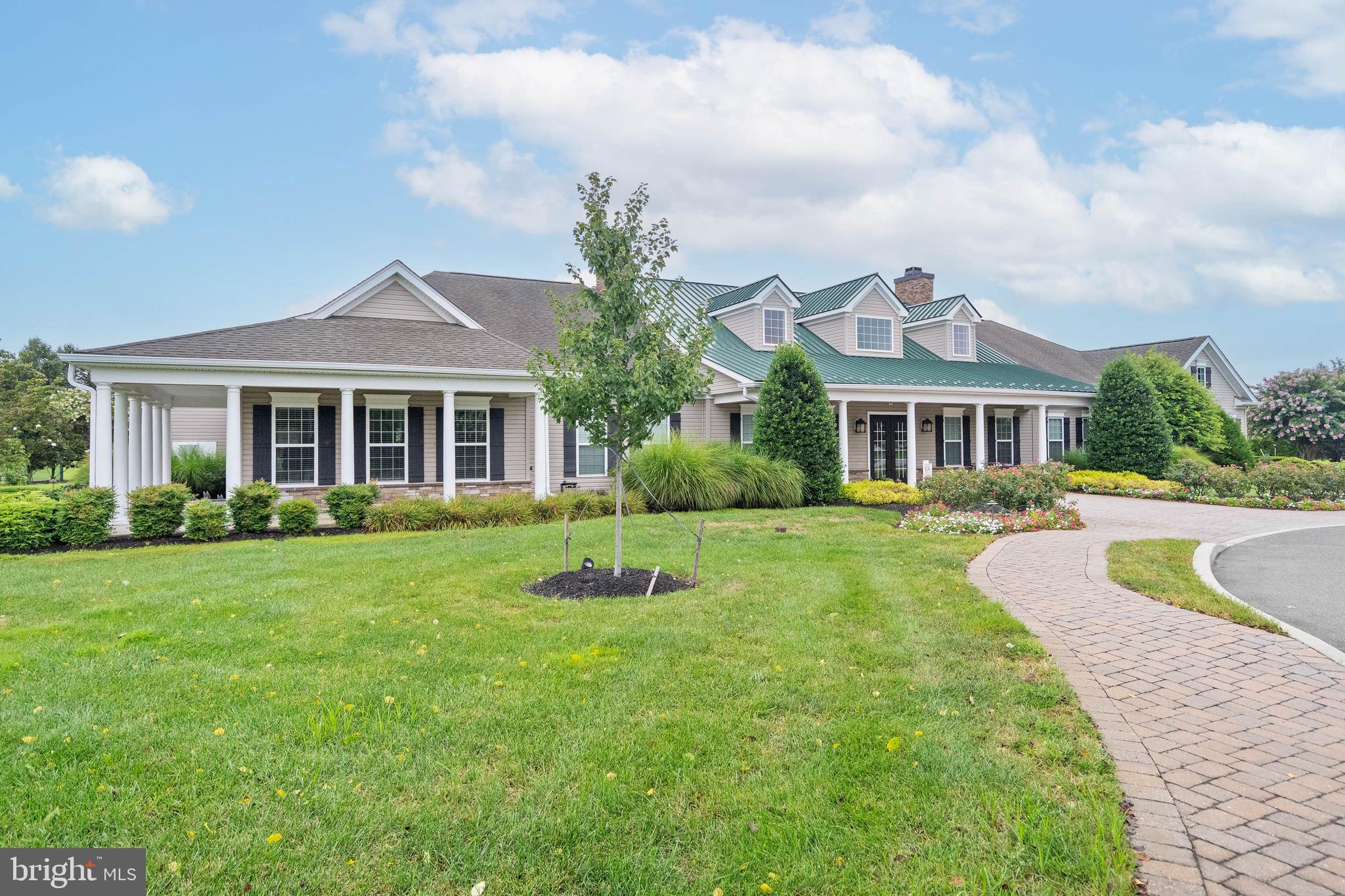 CHAMPIONS CLUB - Residential