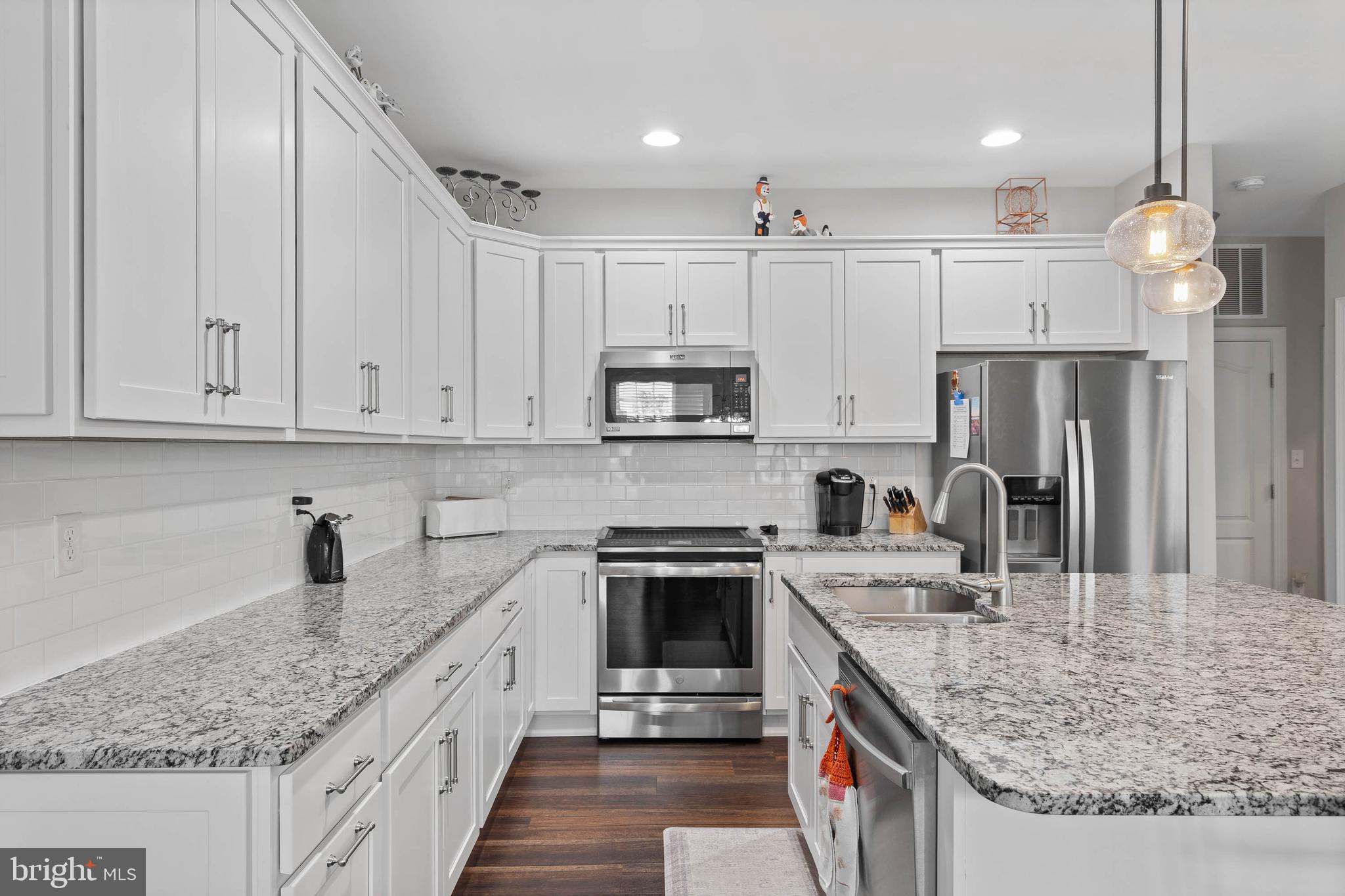 CHAMPIONS CLUB - Residential