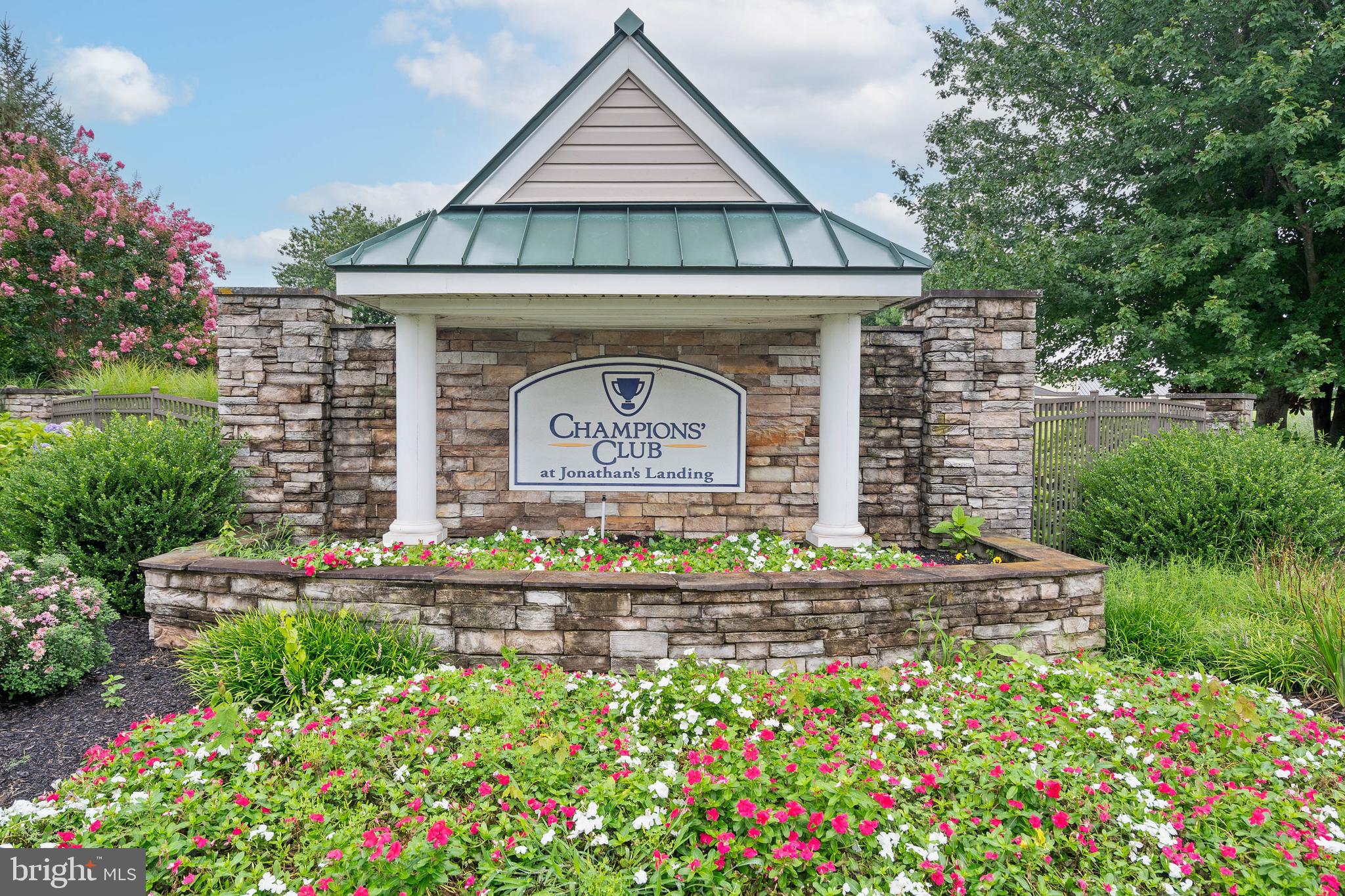 CHAMPIONS CLUB - Residential