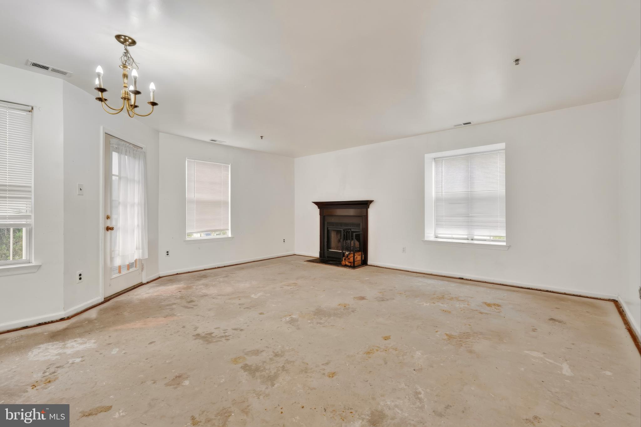 607 WILLINGS WAY 607