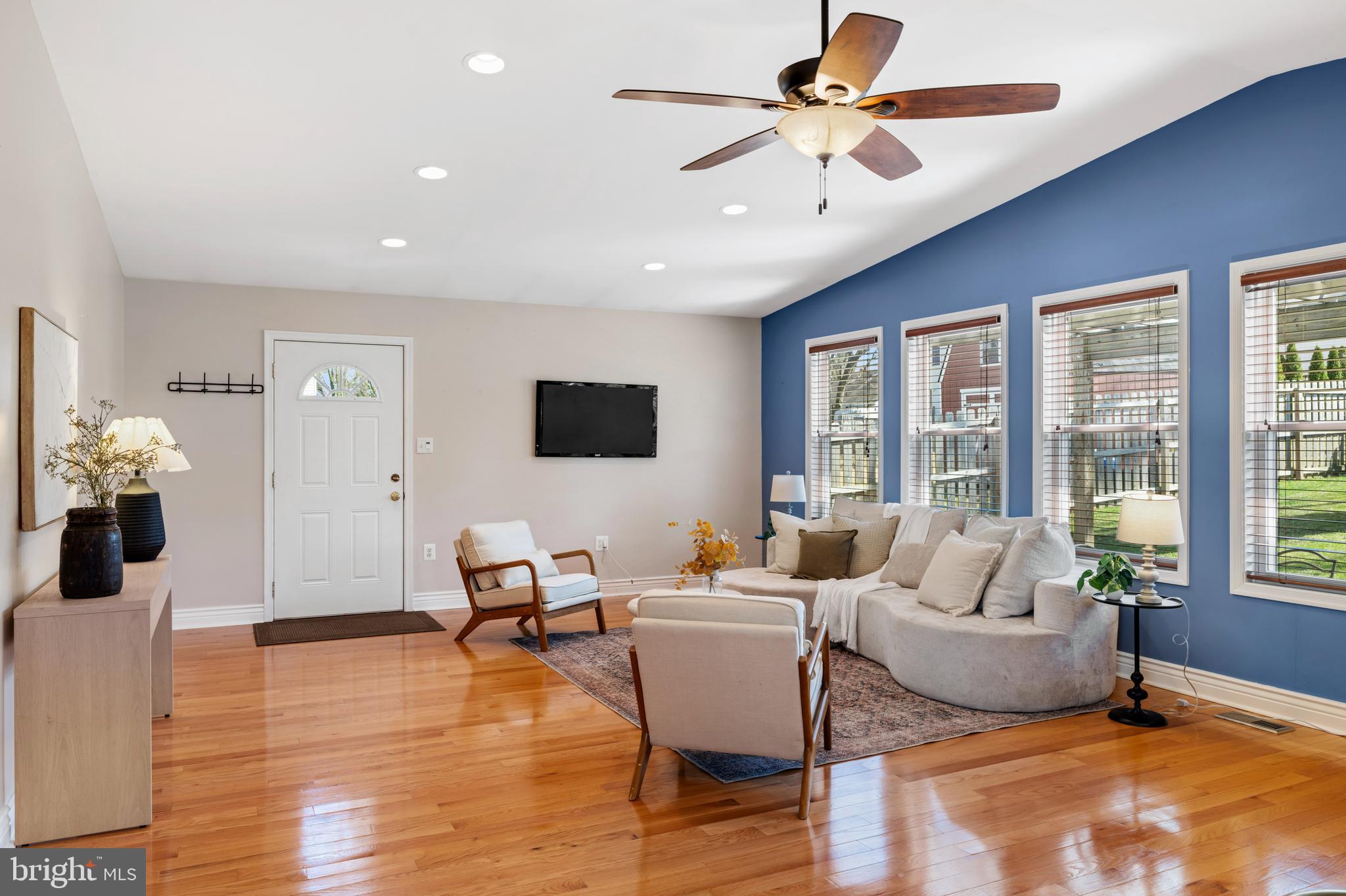 GARLAND - Residential