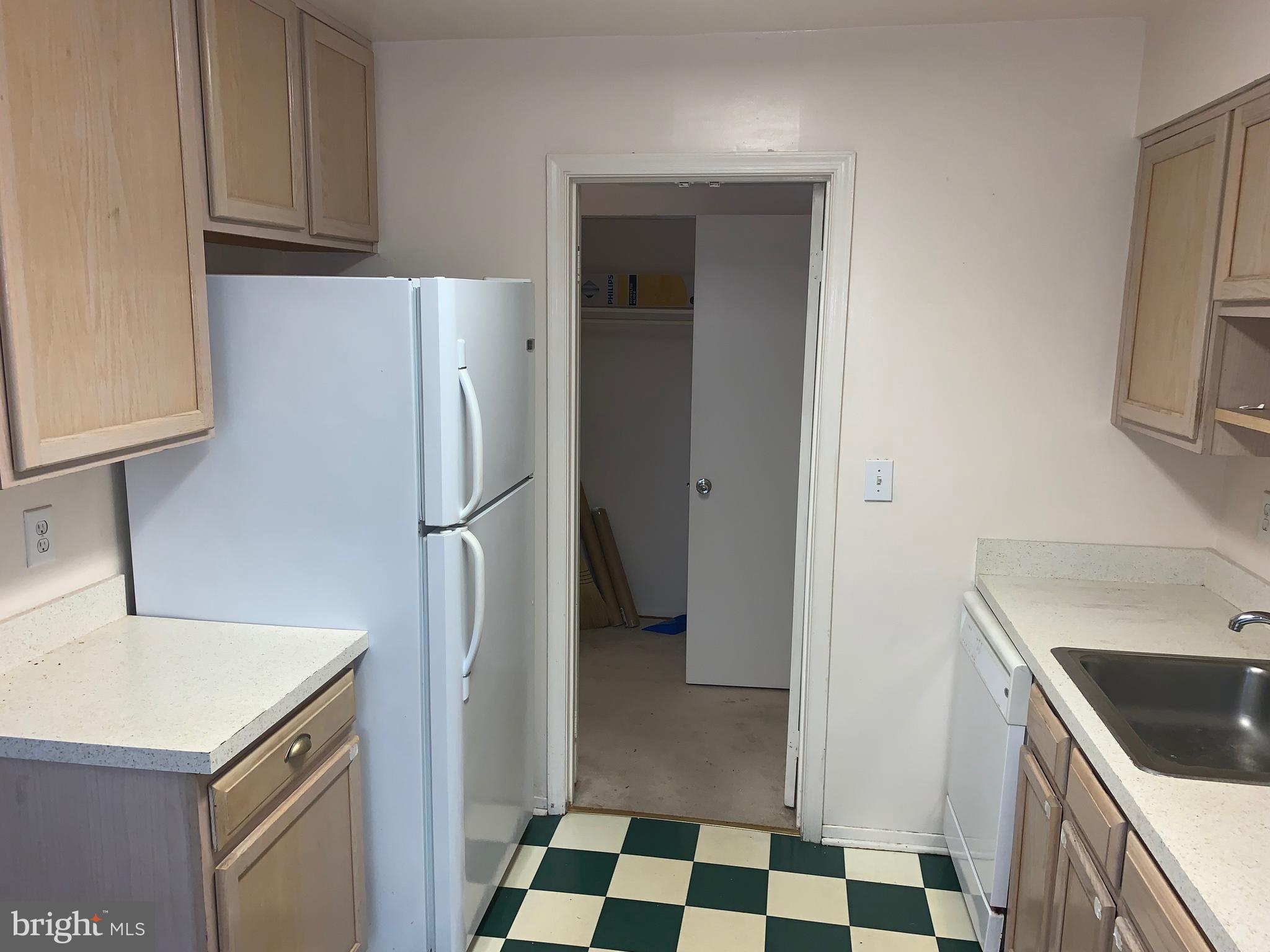 STRATHMEADE SQUARE - Residential