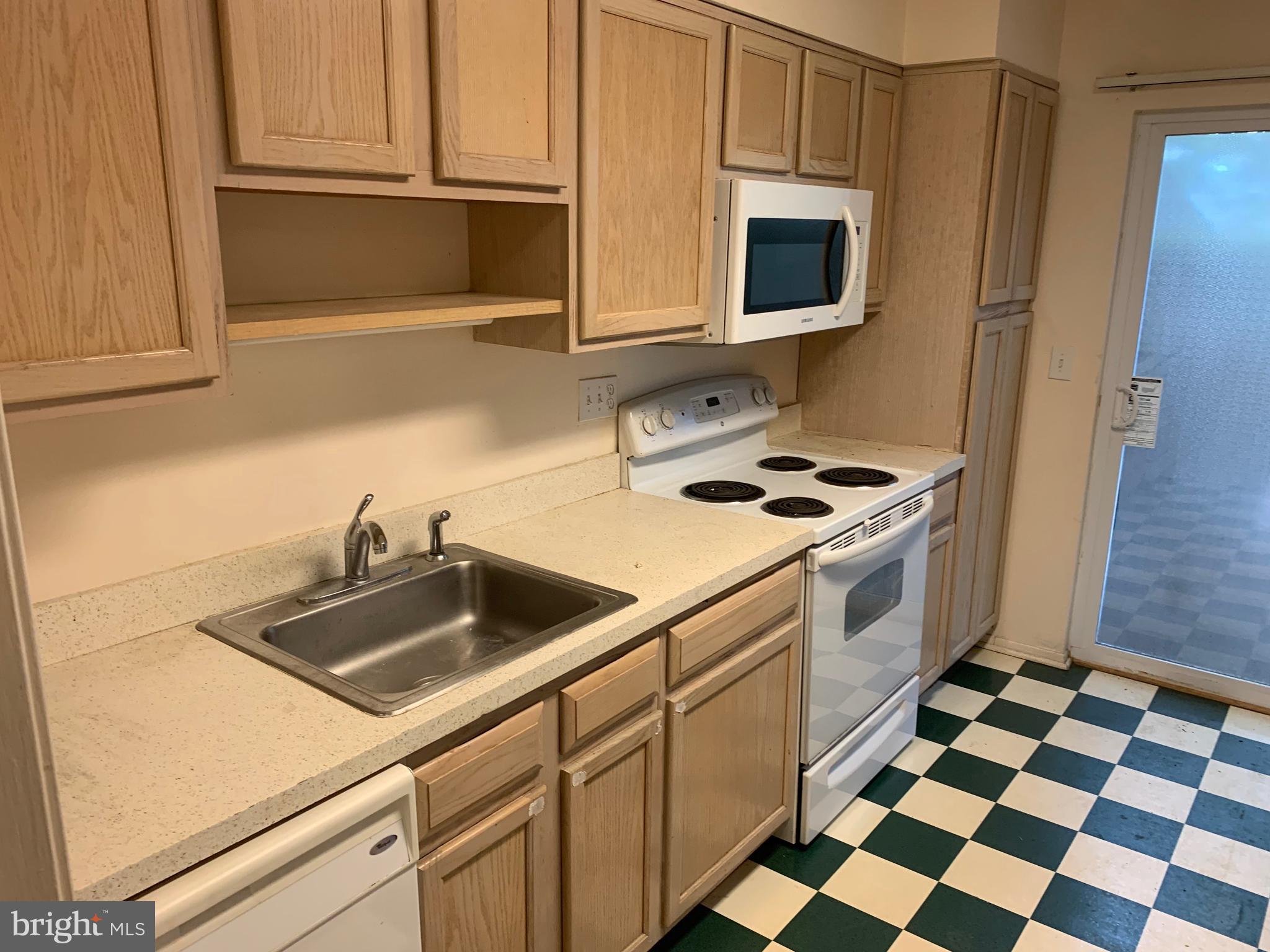 STRATHMEADE SQUARE - Residential