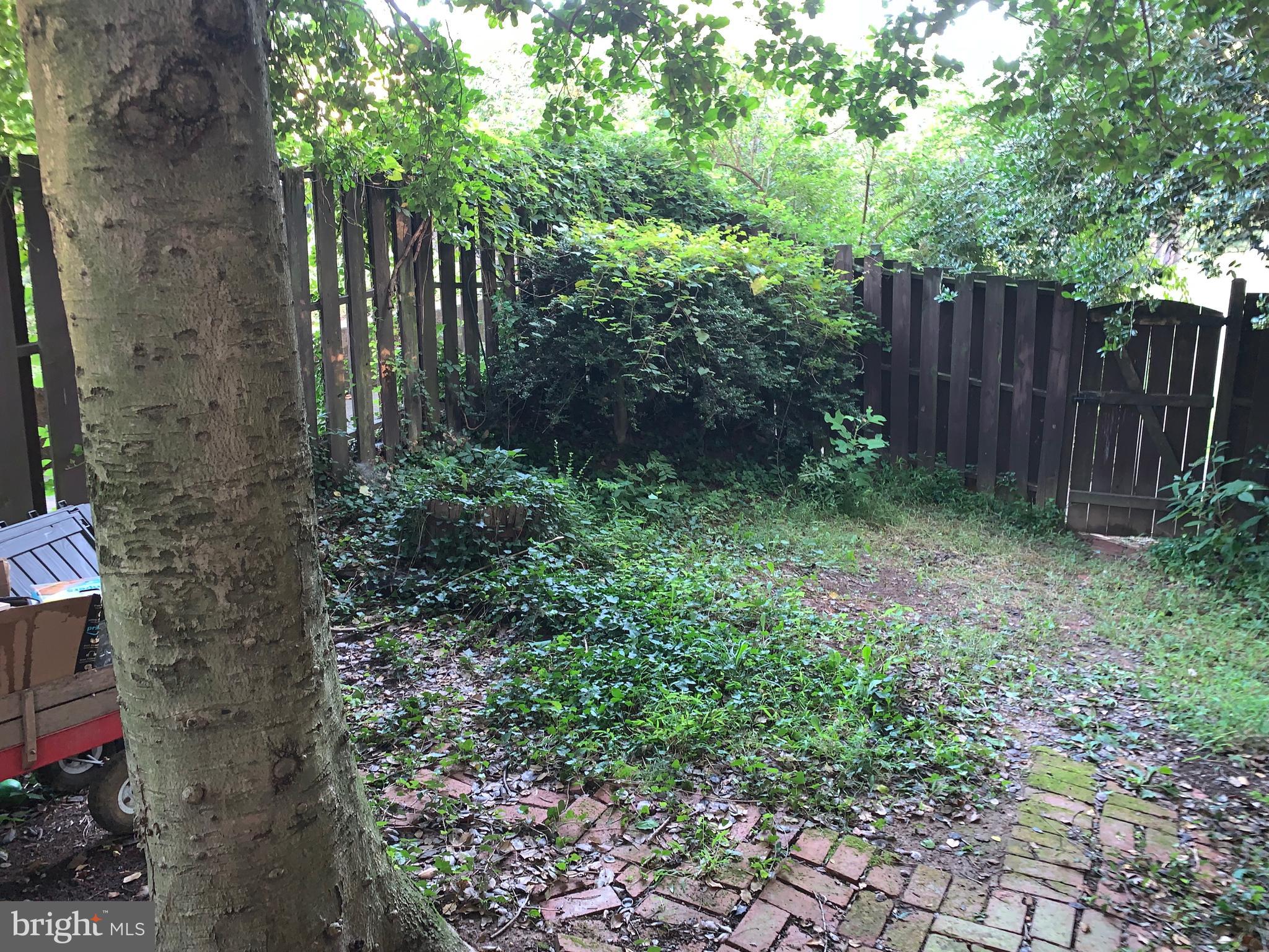 STRATHMEADE SQUARE - Residential