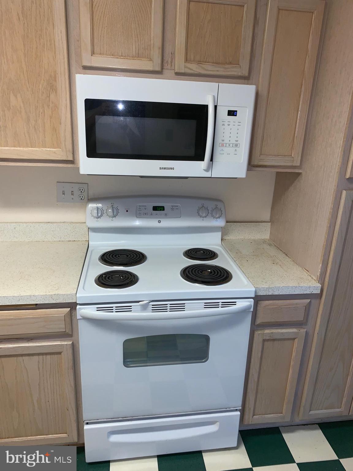 STRATHMEADE SQUARE - Residential