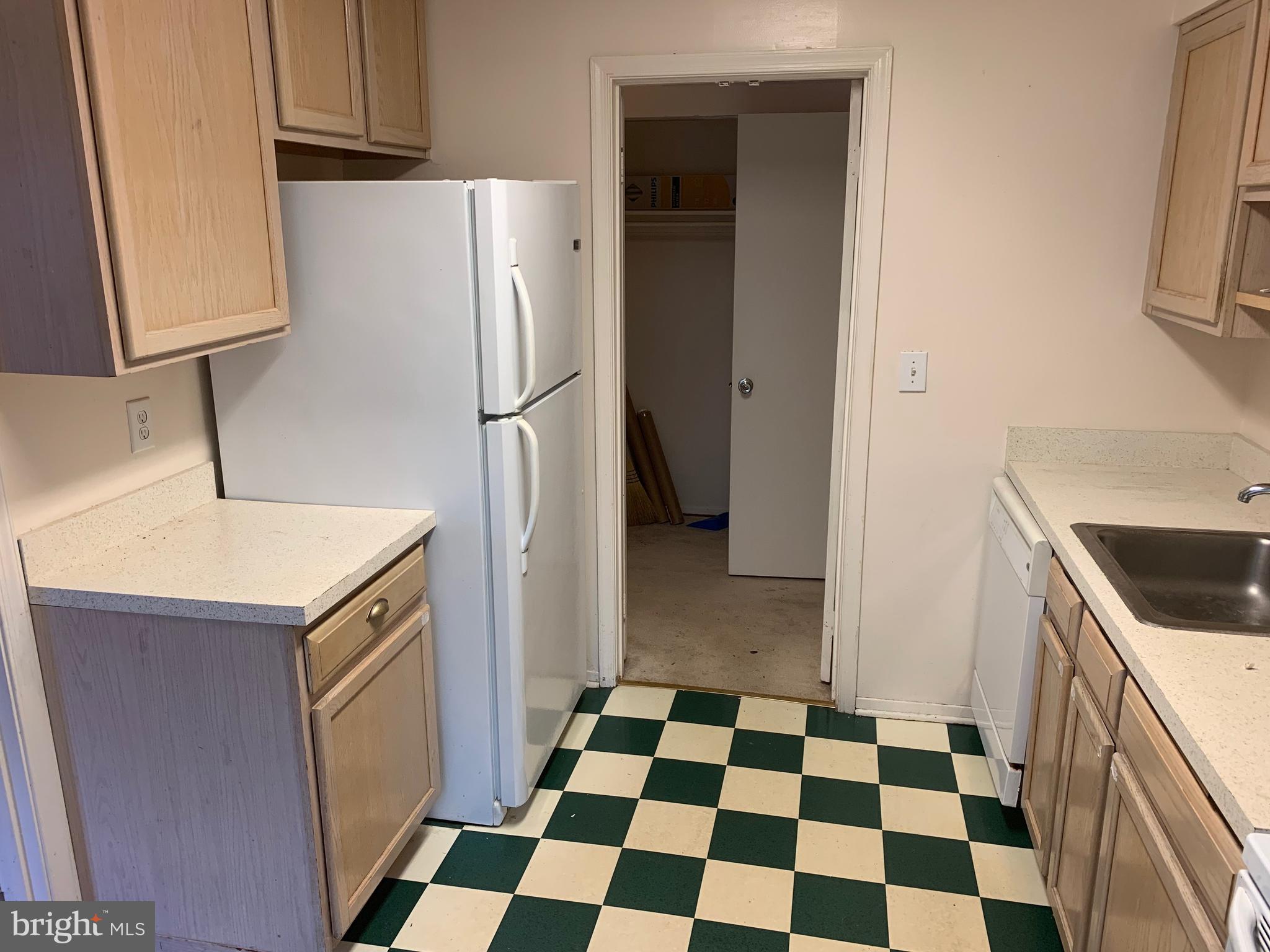 STRATHMEADE SQUARE - Residential