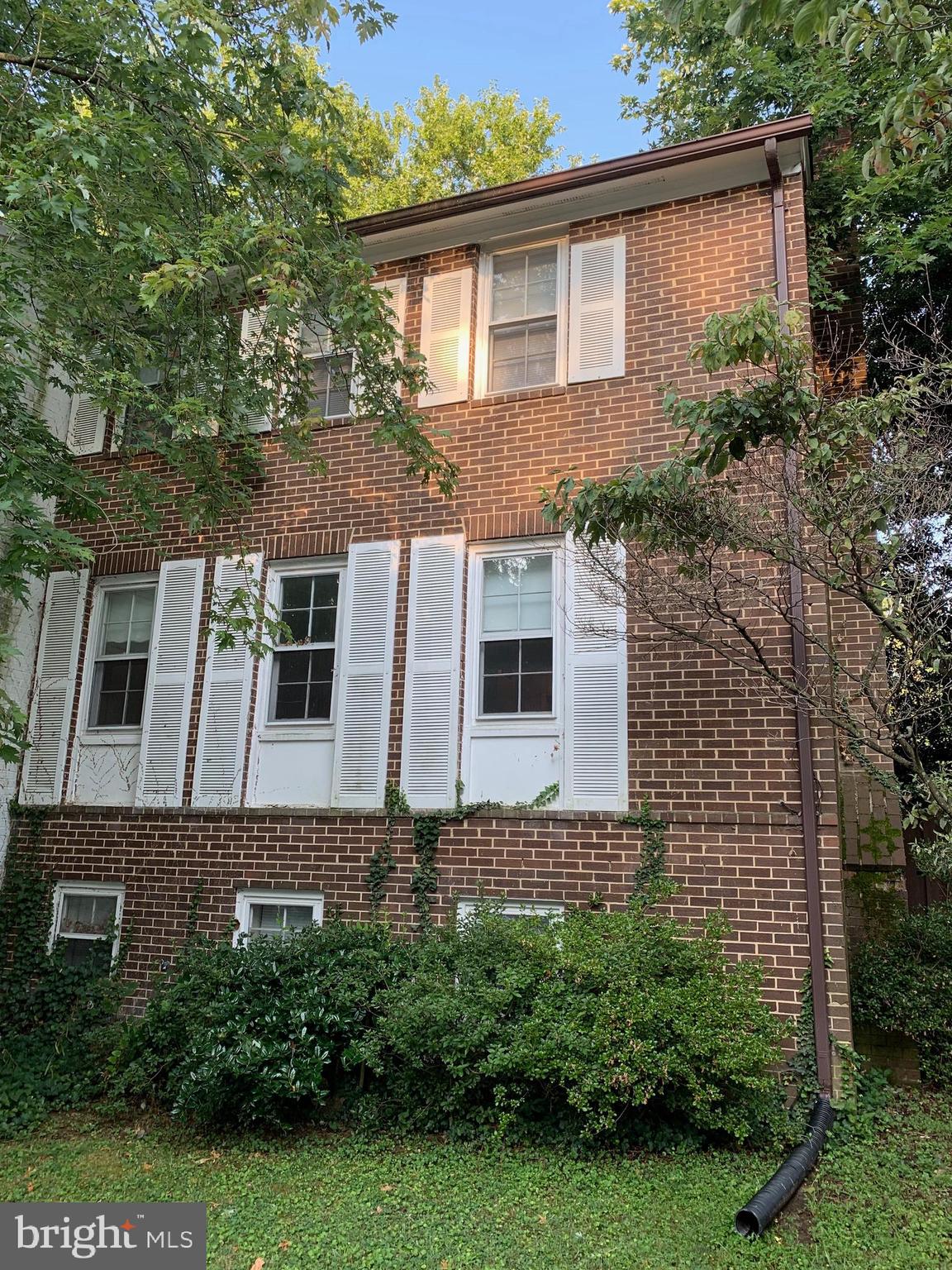 STRATHMEADE SQUARE - Residential