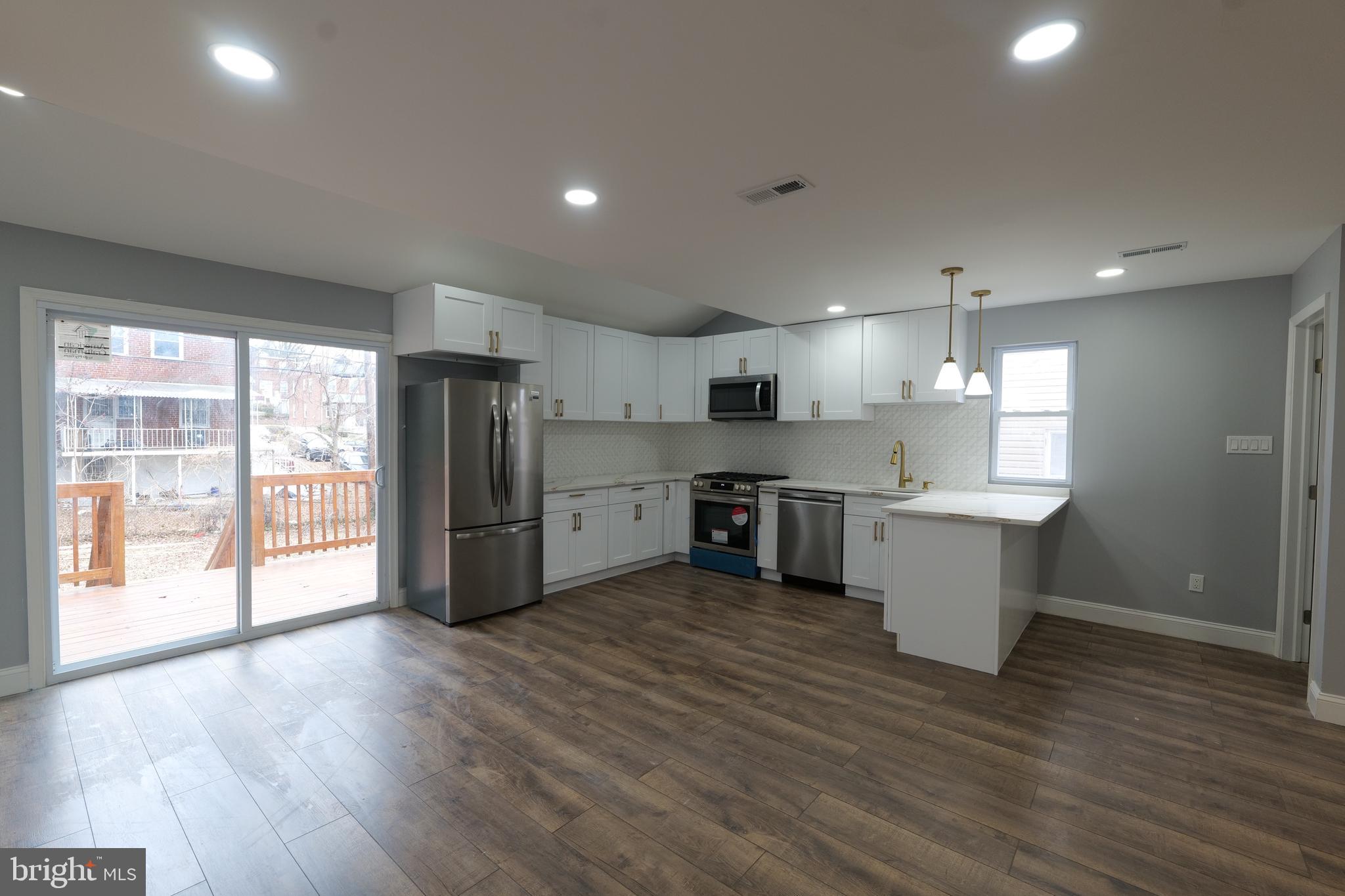 KENILWORTH PARK - Residential