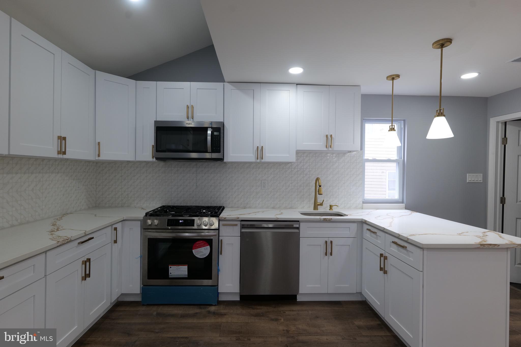 KENILWORTH PARK - Residential