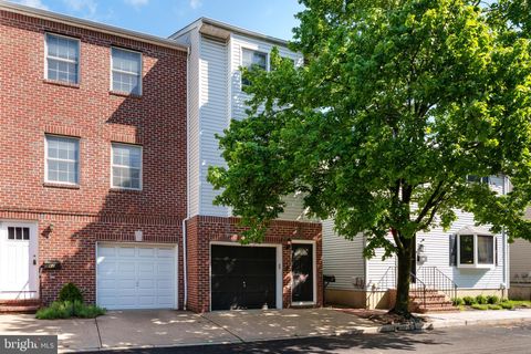 Townhouse For Sale - 64 Church Street<br/> LAMBERTVILLE, NJ 08530