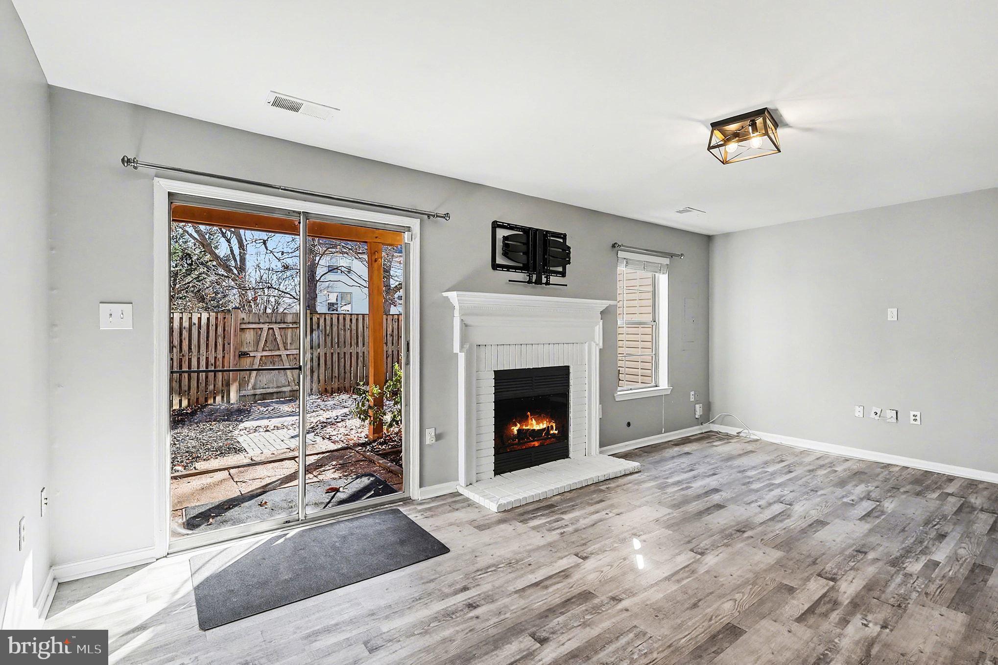 ASHBURN VILLAGE - Residential