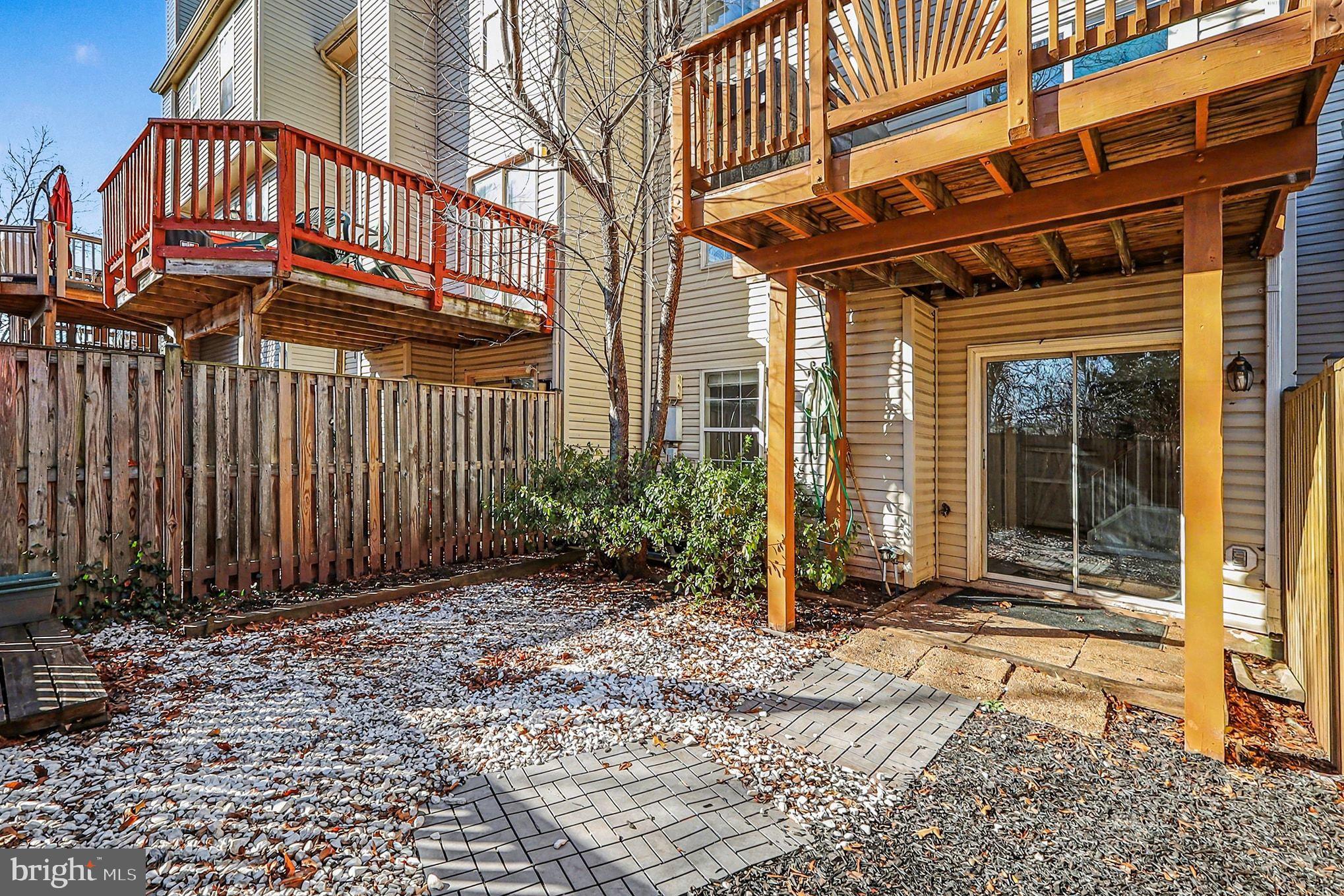 ASHBURN VILLAGE - Residential