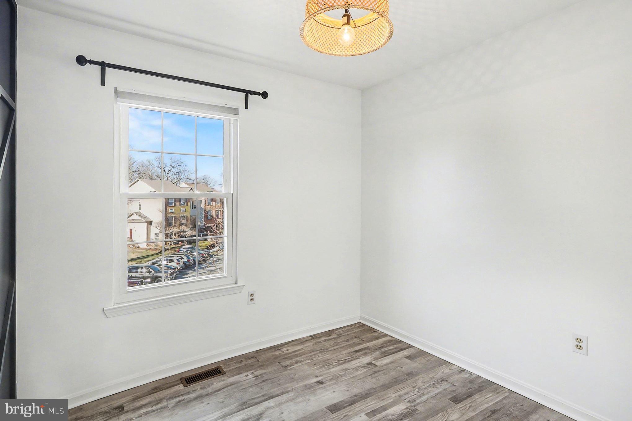 ASHBURN VILLAGE - Residential