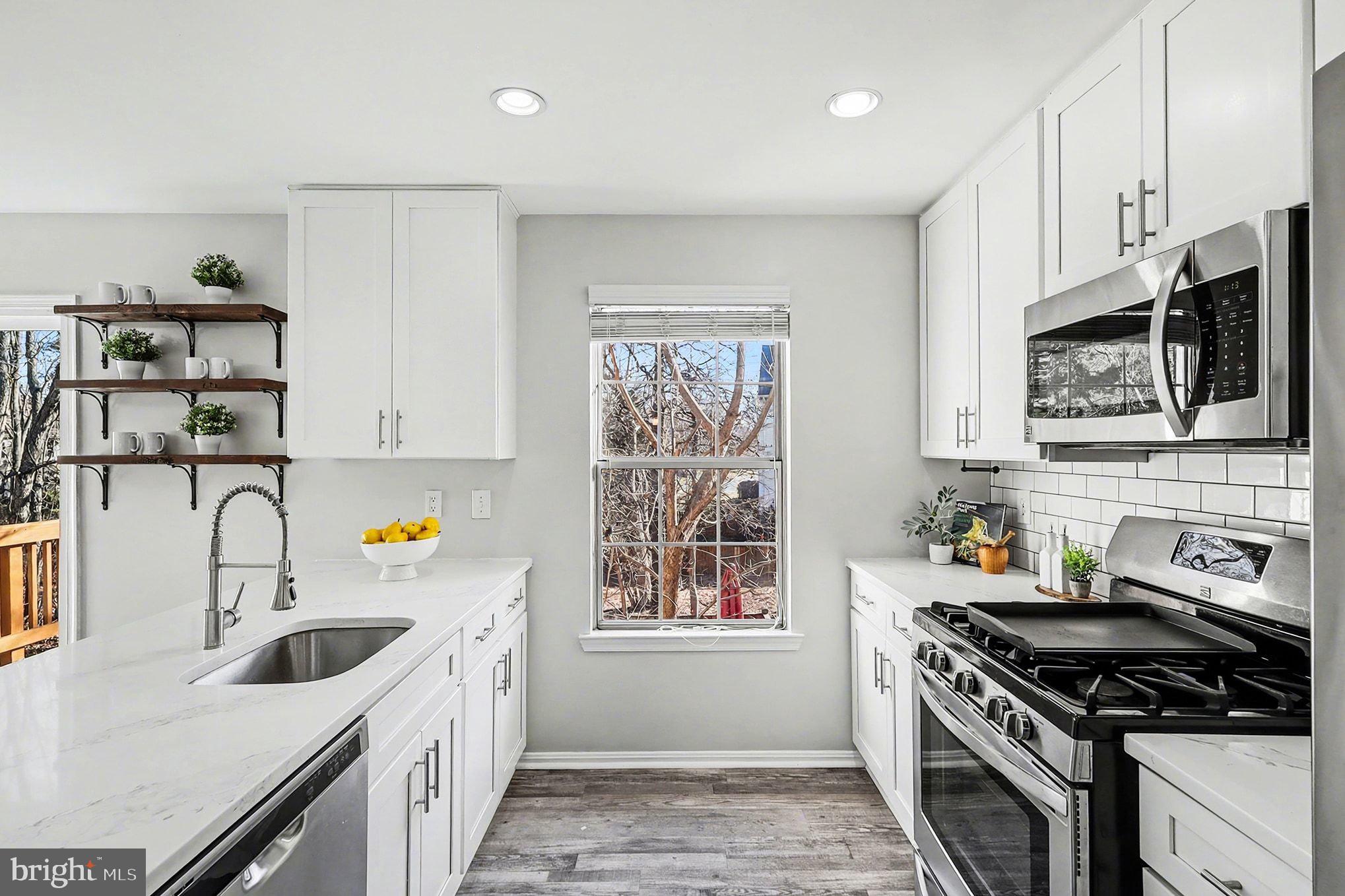 ASHBURN VILLAGE - Residential