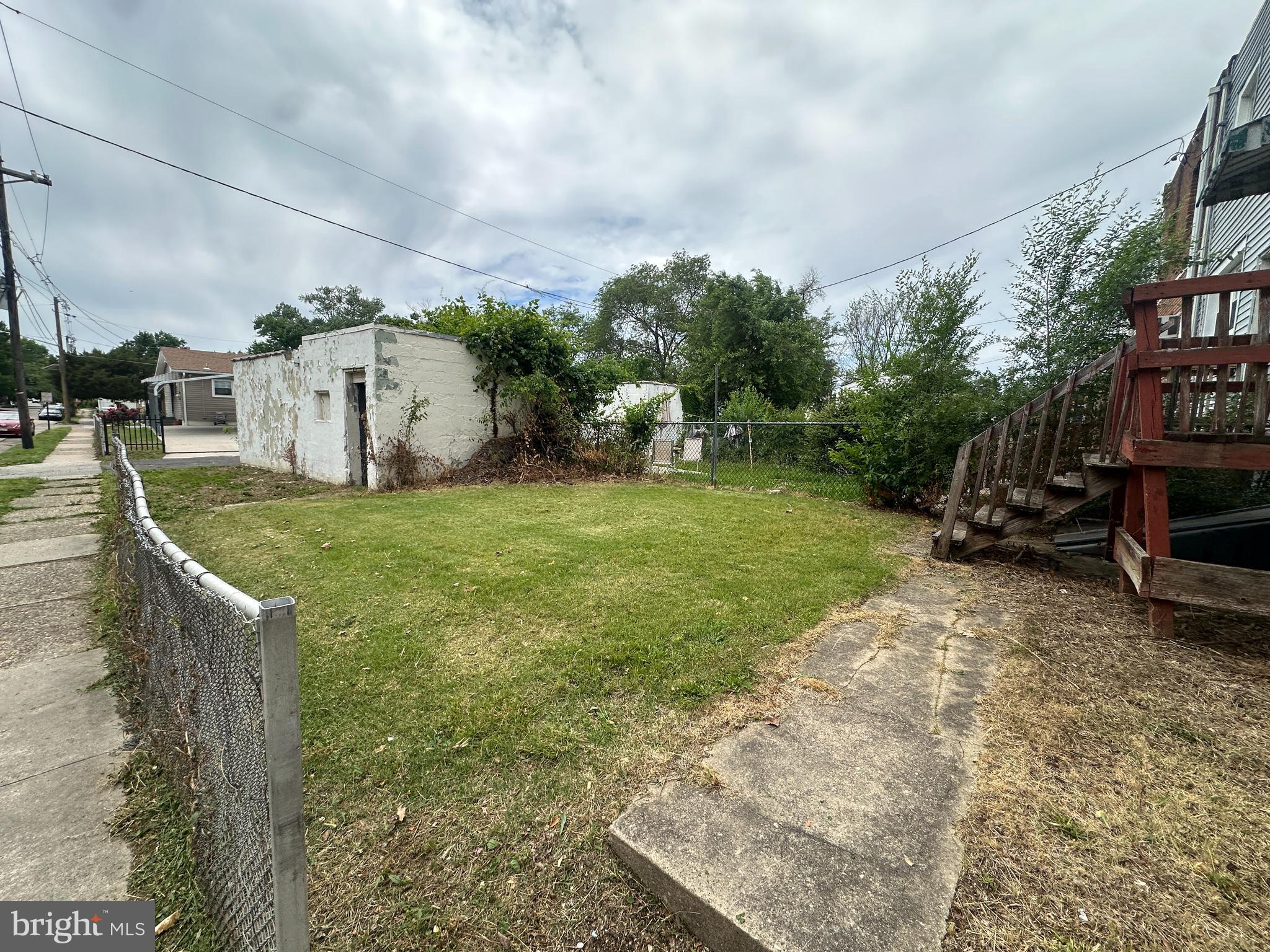 2279 HOLLINSHED AVENUE