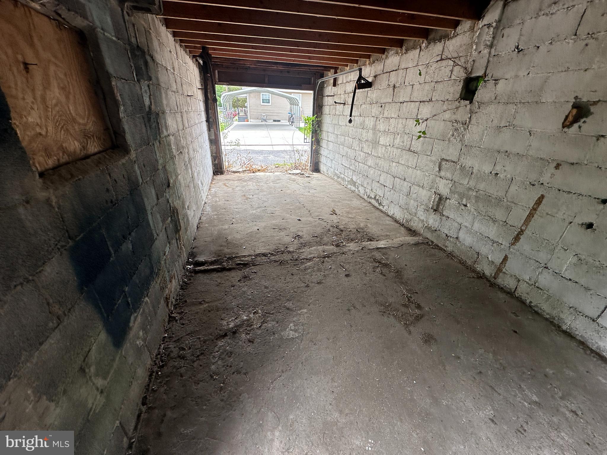 2279 HOLLINSHED AVENUE