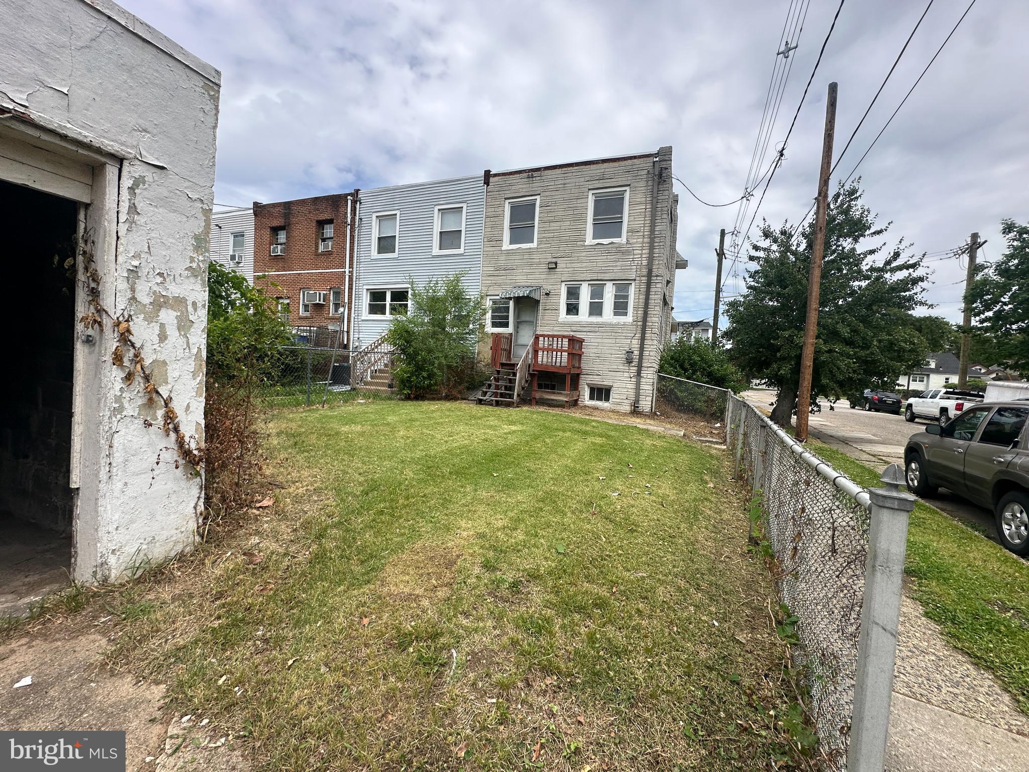 2279 HOLLINSHED AVENUE