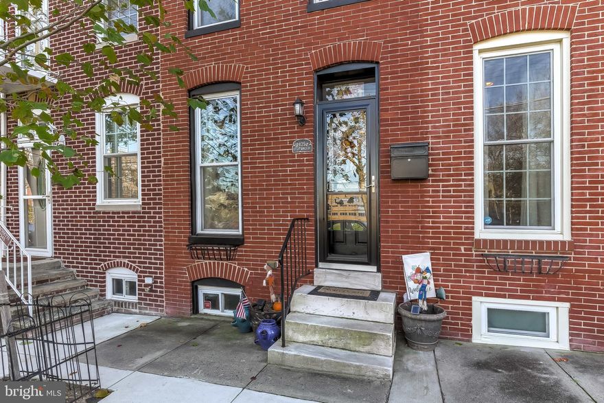 EASY PARKING ACROSS FROM THE DIGITAL HARBOR & HENRY STREET PARKS  IN THIS A+ FEDERAL HILL LOCATION.   WATER VIEWS FROM ROOFTOP DECK.   2 SUITES UPSTAIRS.  FINISHED LOWER LEVEL.  LIKE NEW RENOVATION!