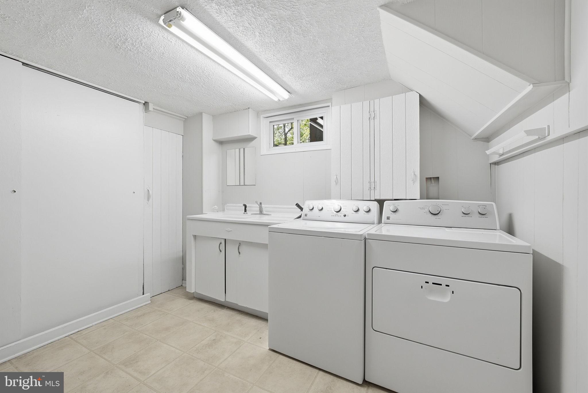 BERKSHIRE OAKWOOD - Residential